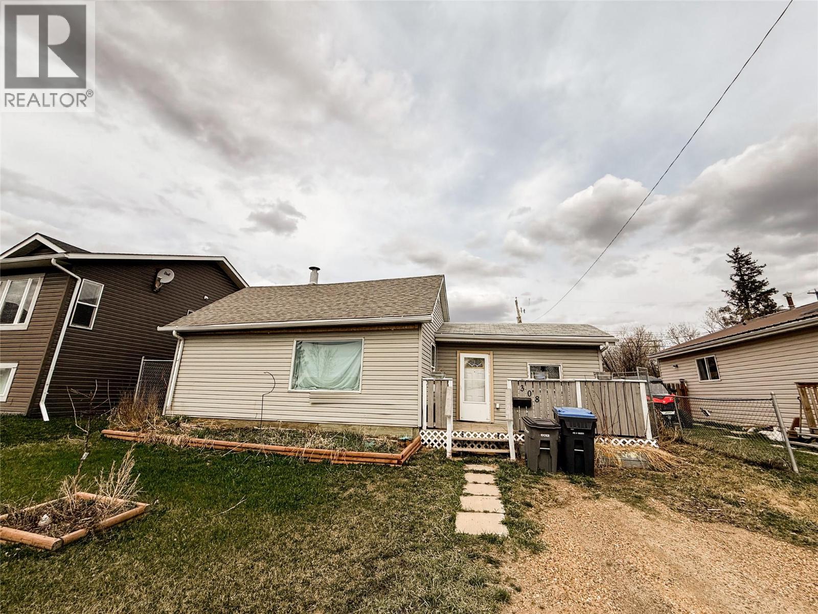 308 100a Avenue, Dawson Creek, British Columbia  V1G 1X4 - Photo 1 - 10387822