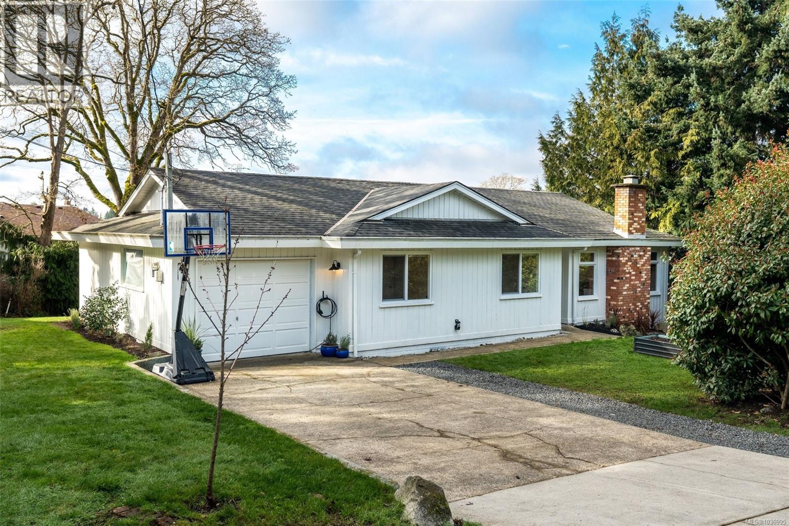 4285 Caen Rd, Saanich, British Columbia  V8X 3S5 - Photo 1 - 1036995
