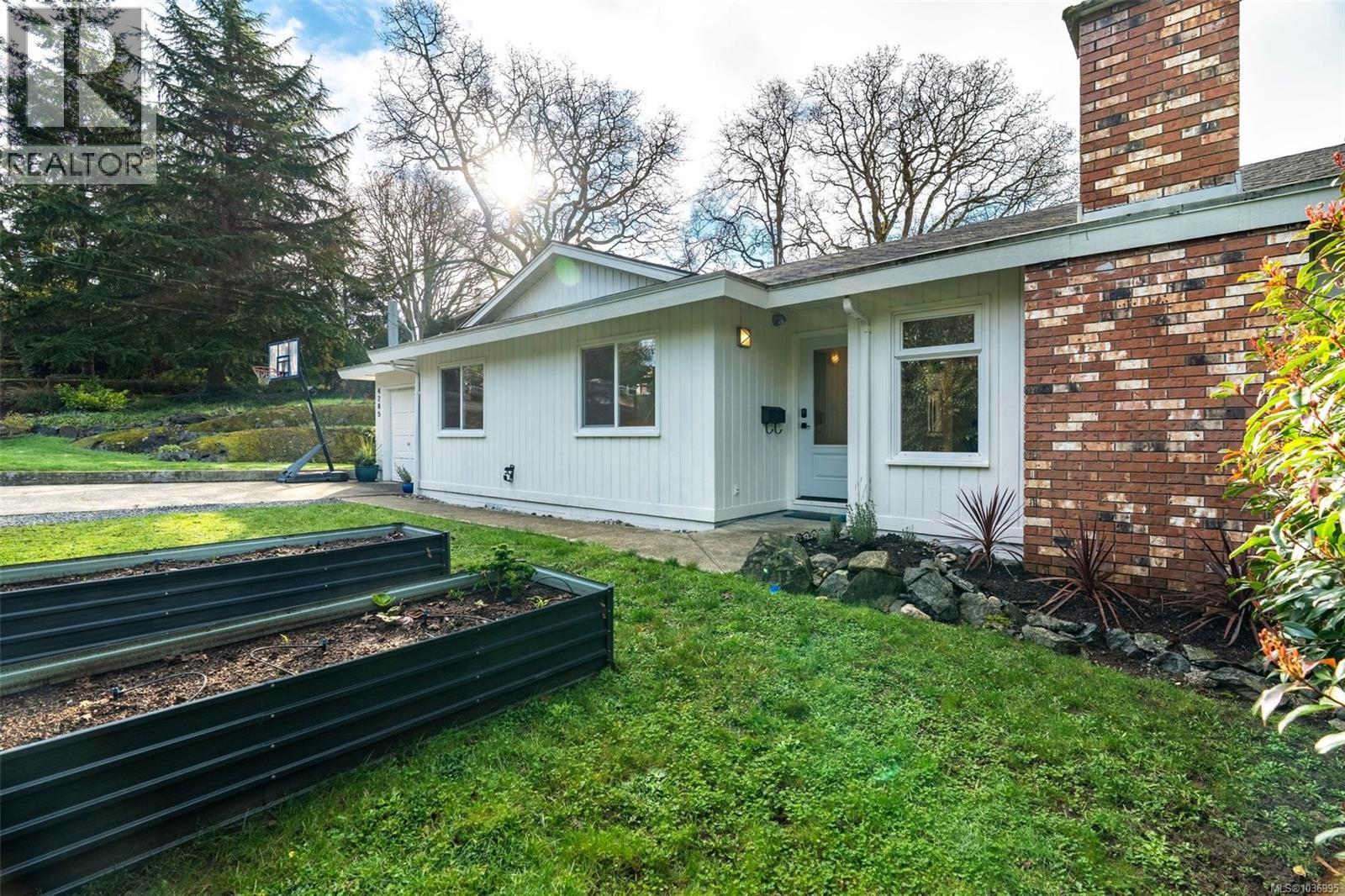 4285 Caen Rd, Saanich, British Columbia  V8X 3S5 - Photo 22 - 1036995