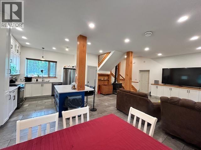 520 Oak Street, Vanderhoof, British Columbia  V0J 3A1 - Photo 6 - R3124130
