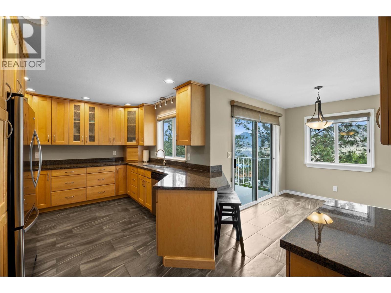 2900 Qu'appelle Boulevard, Kamloops, British Columbia  V2C 2L8 - Photo 4 - 10387362