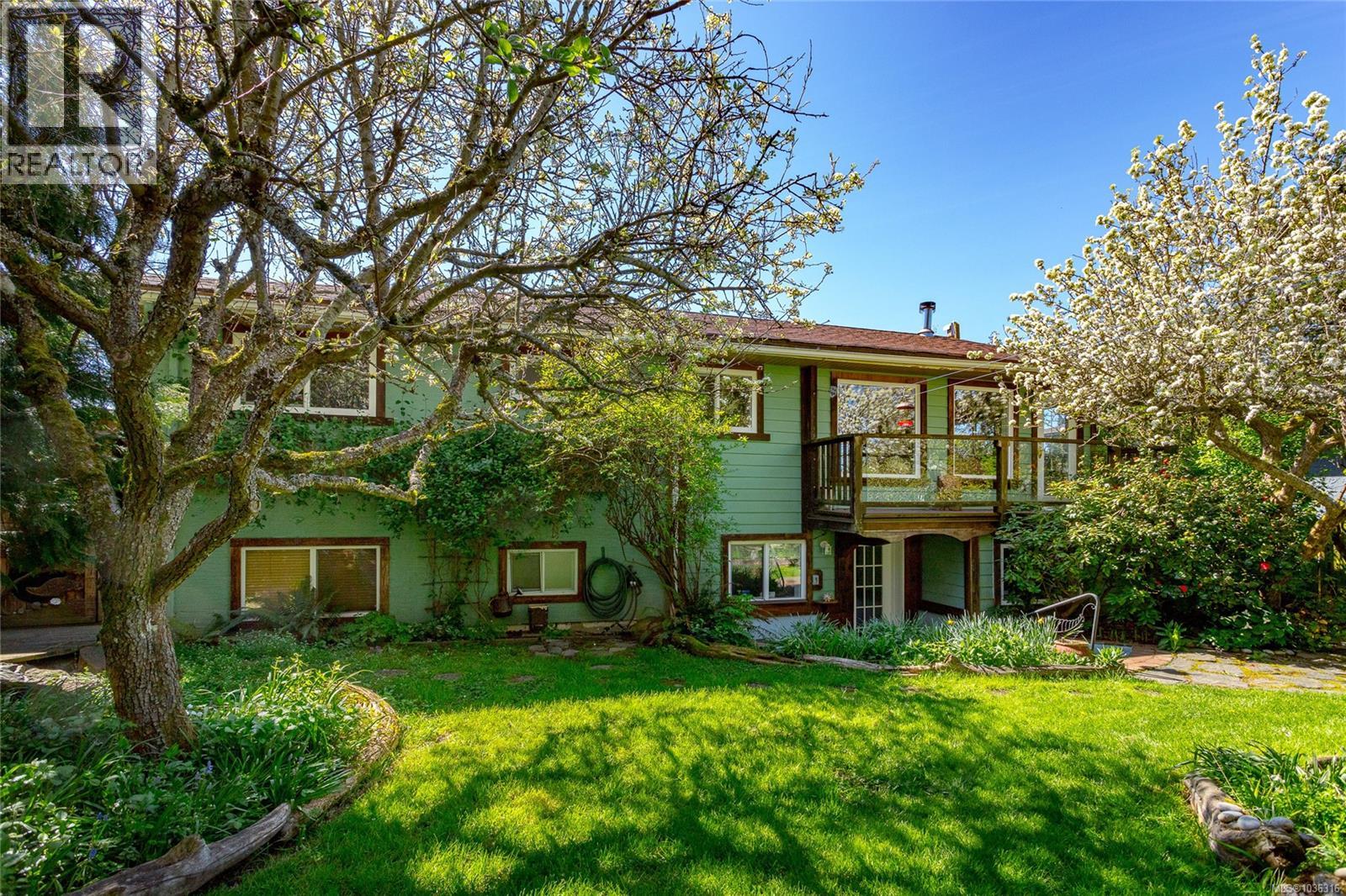 1742 Christmas Ave, Saanich, British Columbia  V8P 2X8 - Photo 24 - 1036316