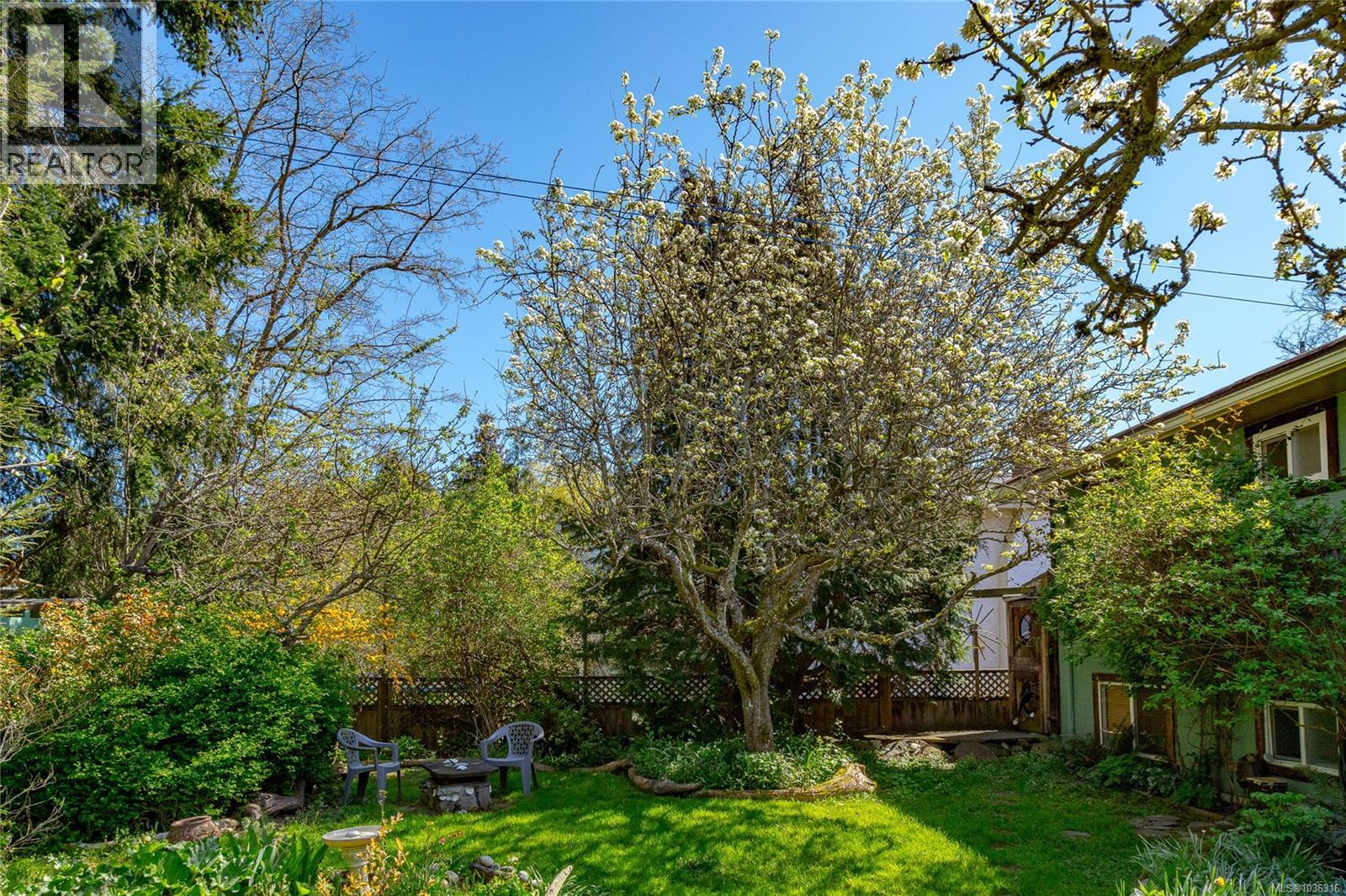 1742 Christmas Ave, Saanich, British Columbia  V8P 2X8 - Photo 27 - 1036316