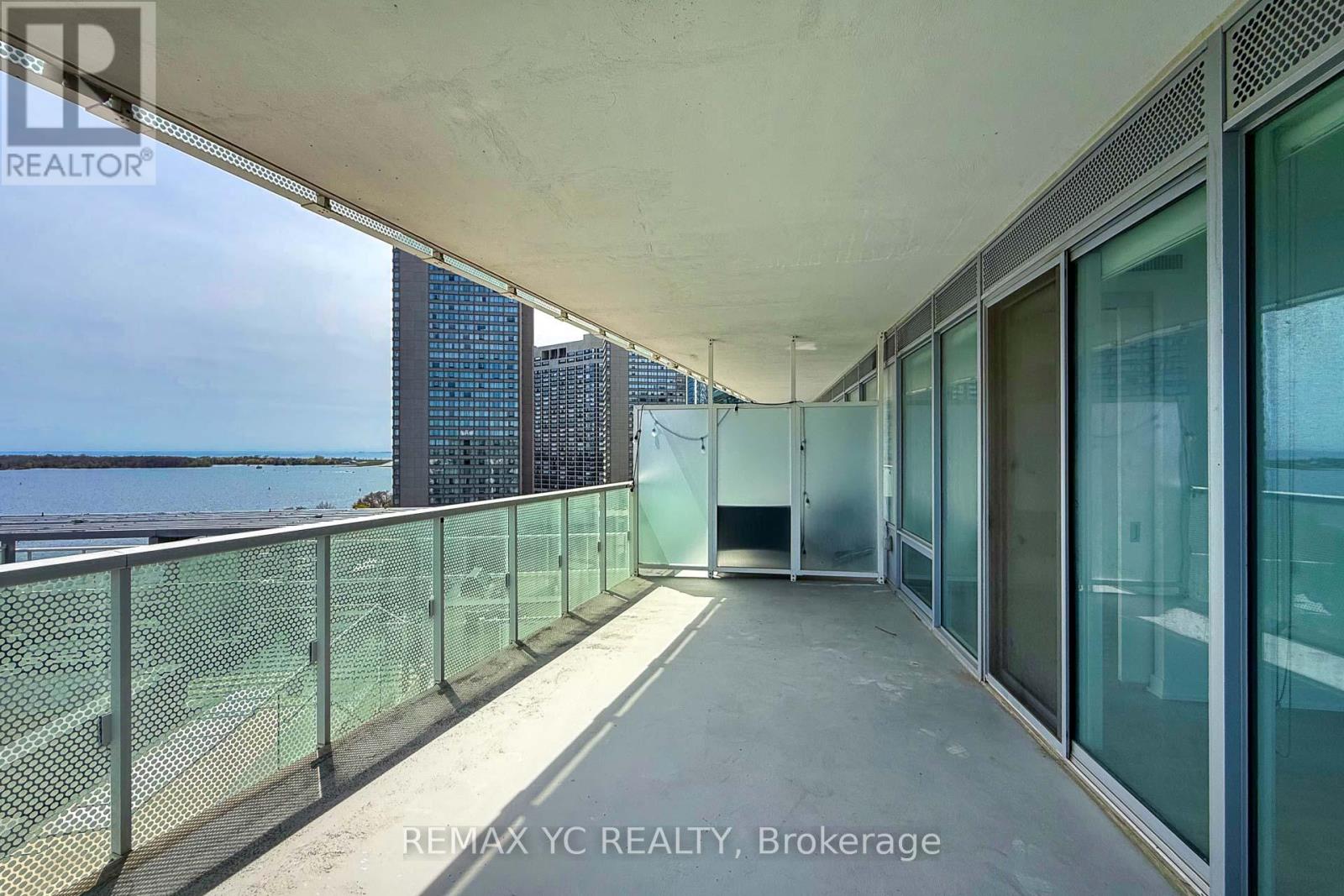 1302 - 15 Queens Quay E, Toronto, Ontario  M5E 0C5 - Photo 17 - C13137352