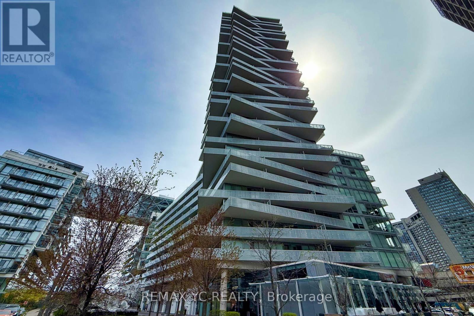 1302 - 15 Queens Quay E, Toronto, Ontario  M5E 0C5 - Photo 2 - C13137352