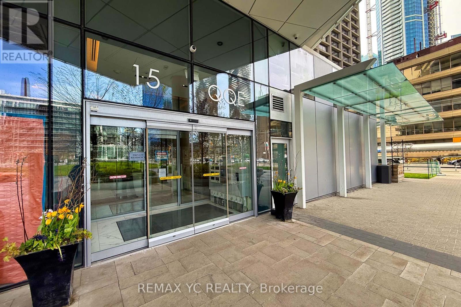 1302 - 15 Queens Quay E, Toronto, Ontario  M5E 0C5 - Photo 3 - C13137352