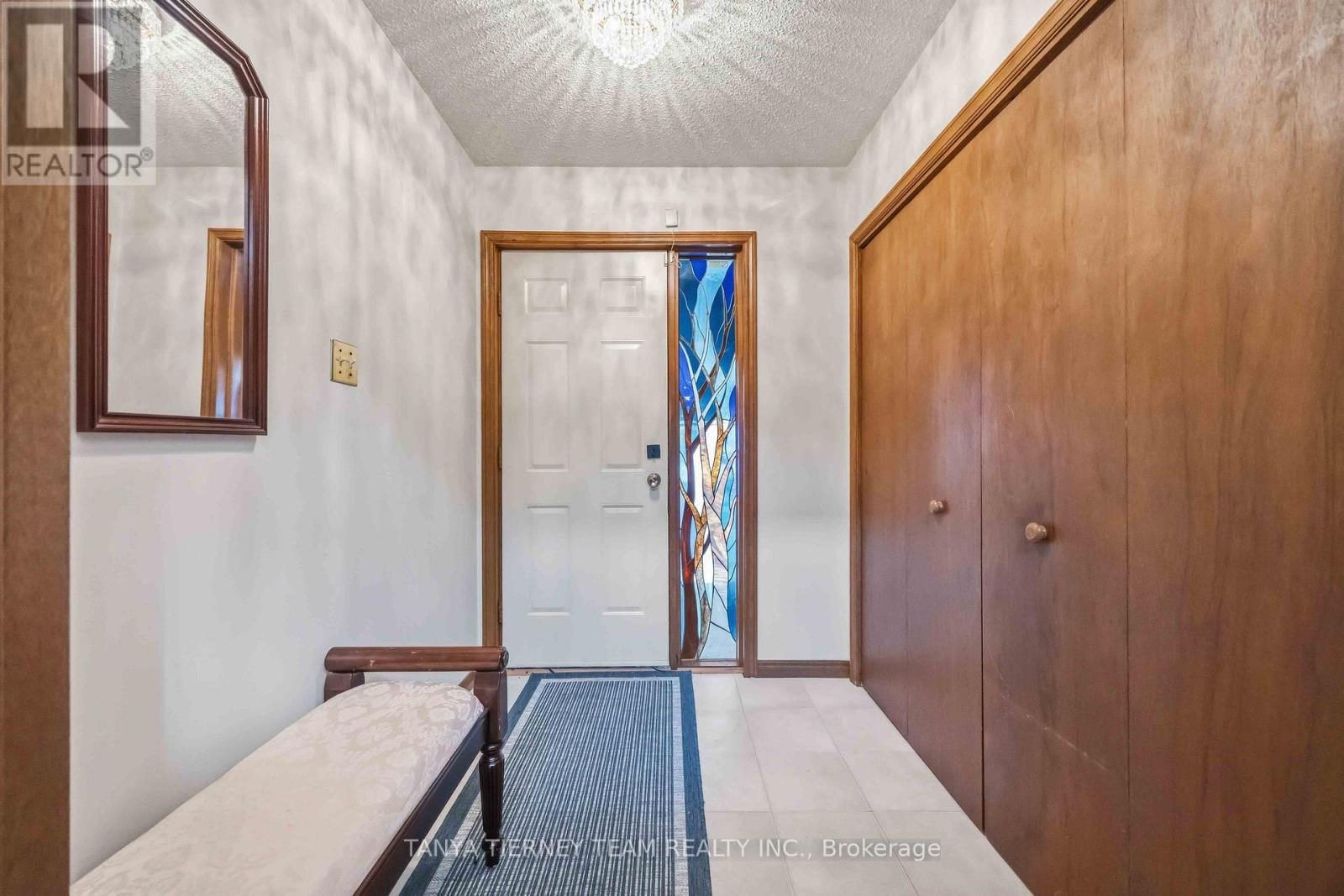575 Park Crescent, Pickering, Ontario  L1W 2E1 - Photo 3 - E13137384