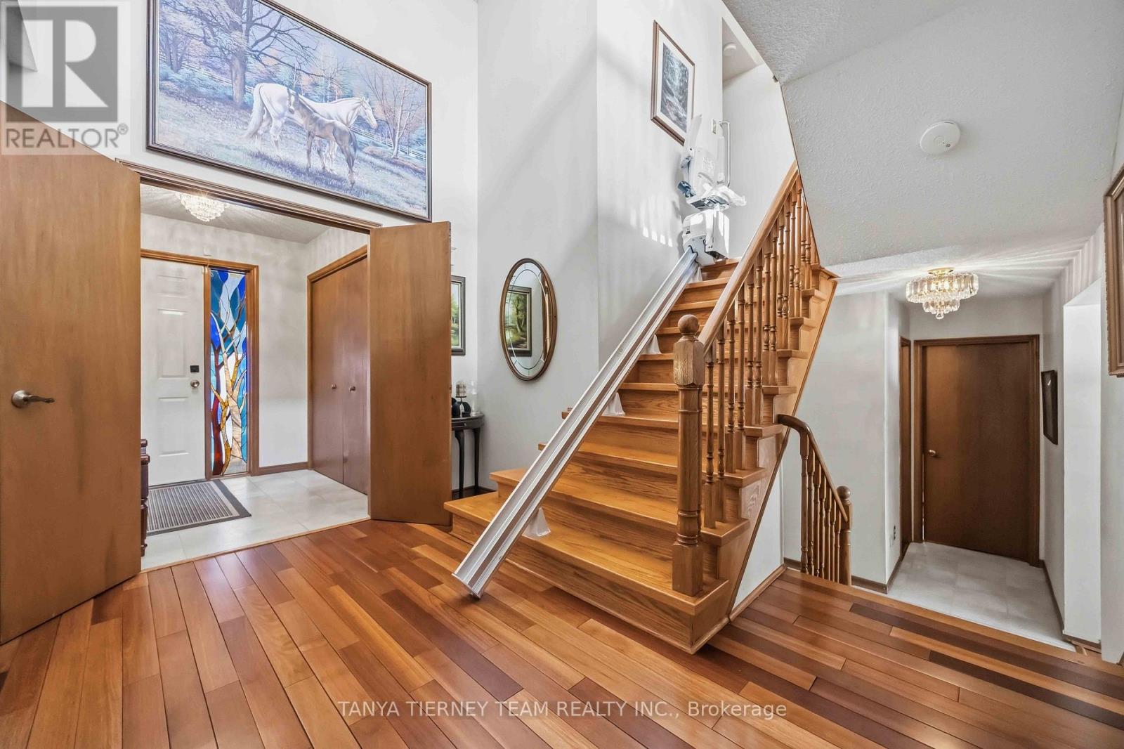 575 Park Crescent, Pickering, Ontario  L1W 2E1 - Photo 4 - E13137384