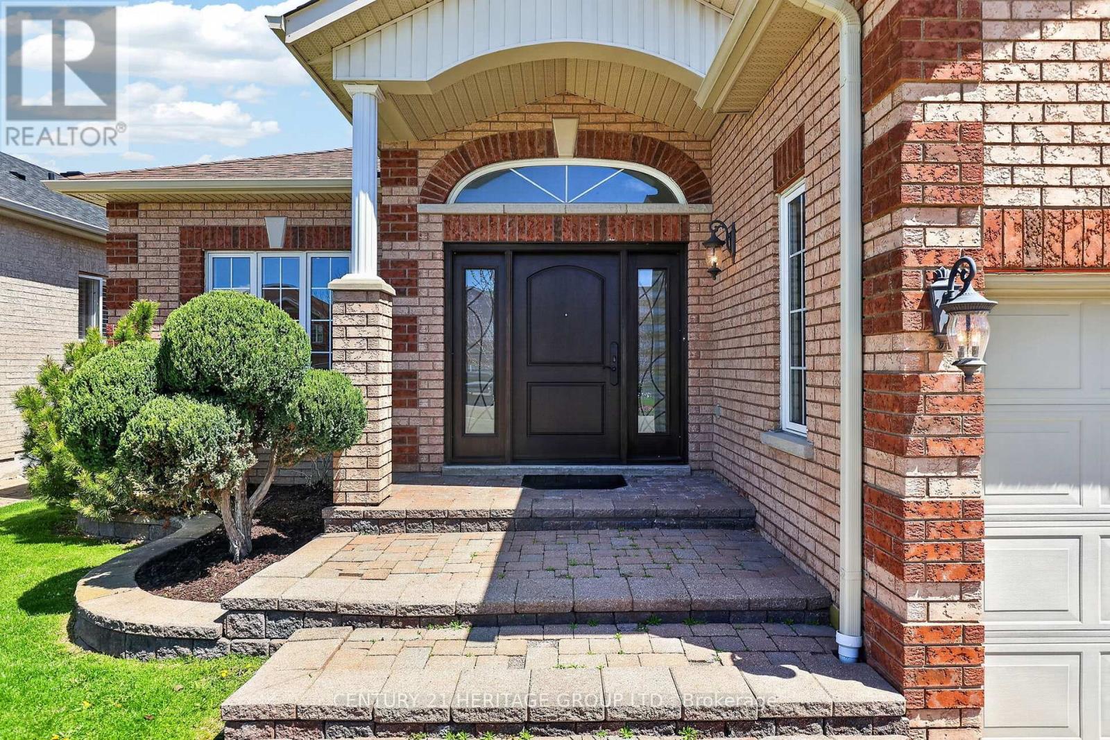 58 Saint Avenue, Bradford West Gwillimbury, Ontario  L3Z 3H7 - Photo 8 - N13137344