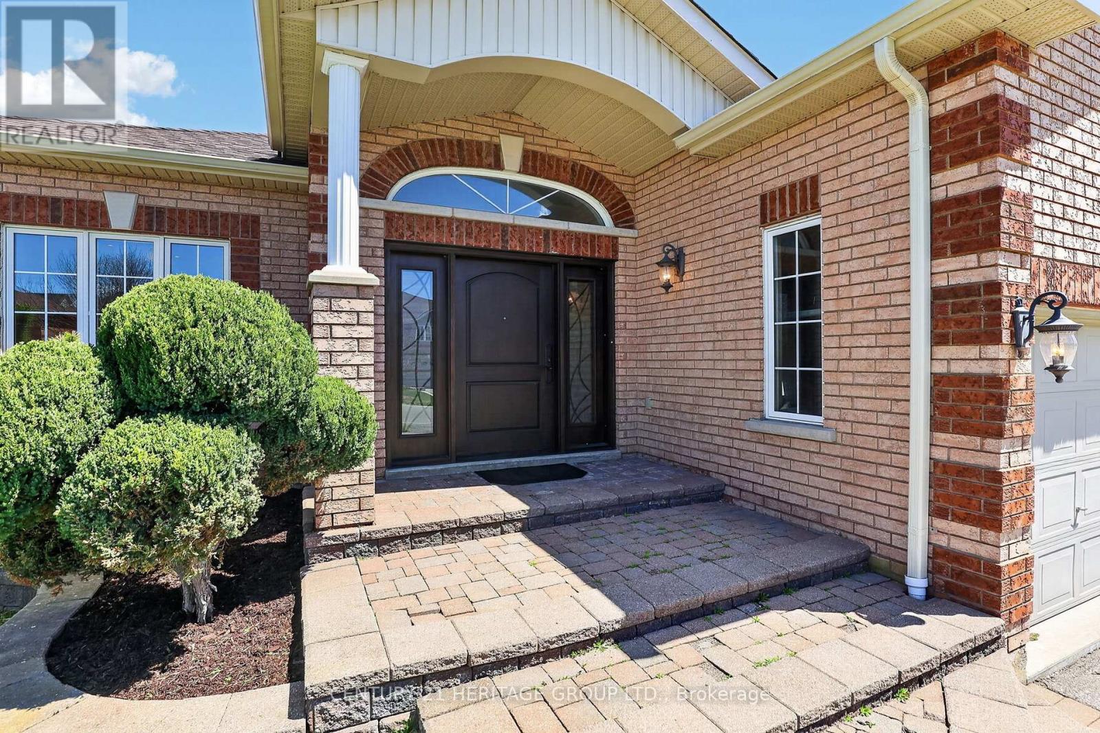 58 Saint Avenue, Bradford West Gwillimbury, Ontario  L3Z 3H7 - Photo 9 - N13137344