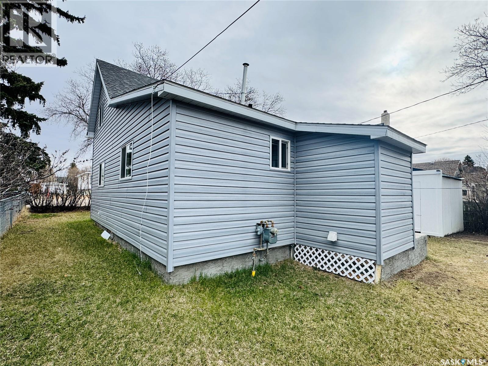 304 5th Avenue E, Biggar, Saskatchewan  S0K 0M0 - Photo 33 - SK025374