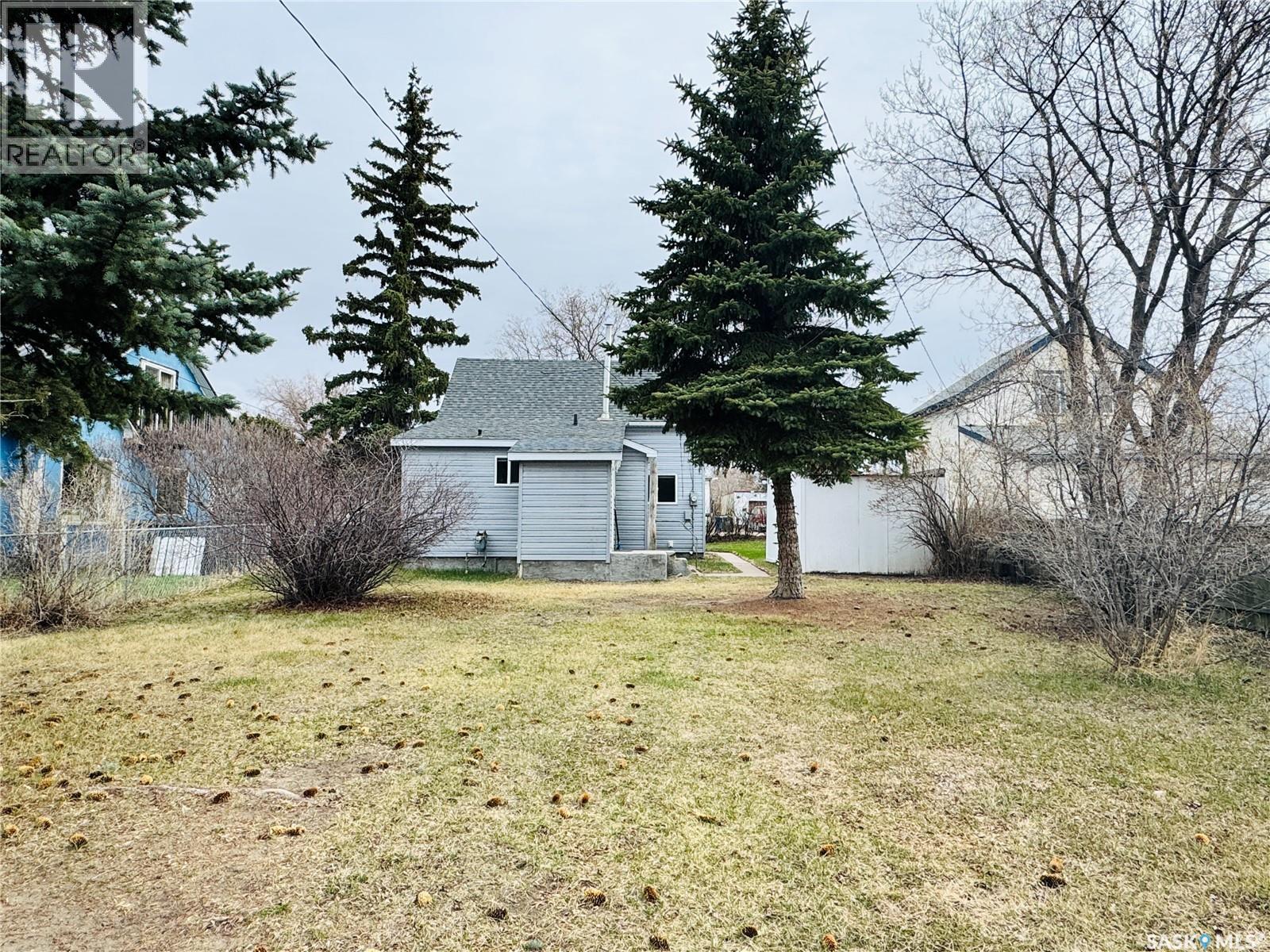 304 5th Avenue E, Biggar, Saskatchewan  S0K 0M0 - Photo 34 - SK025374