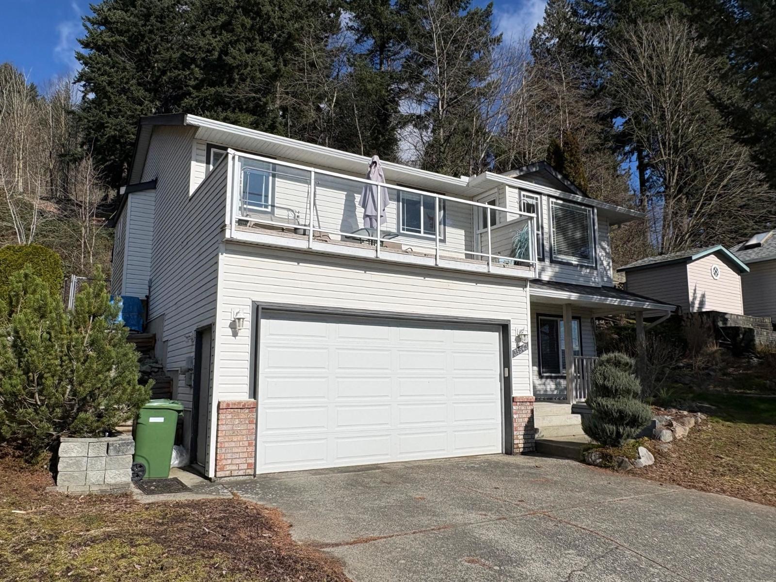 35543 Dina Place, Abbotsford, British Columbia  V3G 1L7 - Photo 3 - R3124395