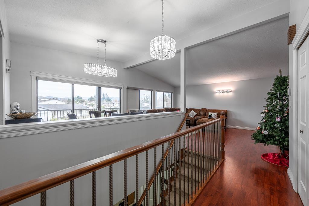 3237 Atwater Crescent, Abbotsford, British Columbia  V2T 4L1 - Photo 2 - R3124071