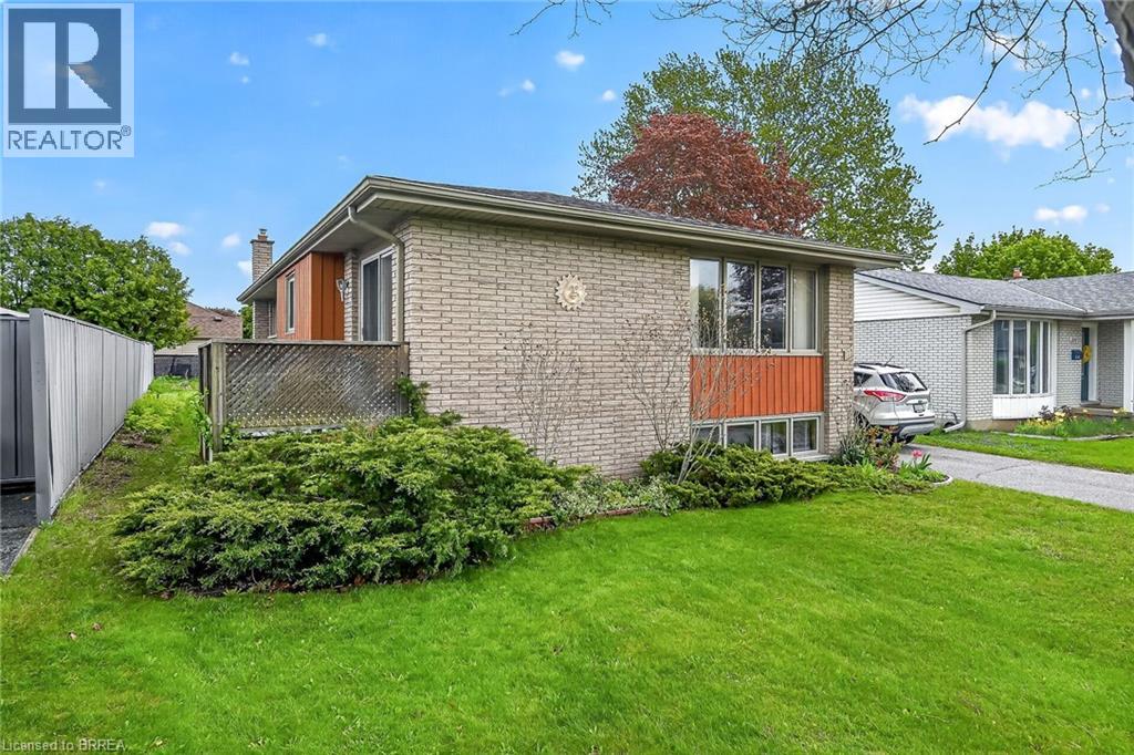 111 Memorial Drive, Brantford, Ontario  N3R 5S4 - Photo 4 - 40829734