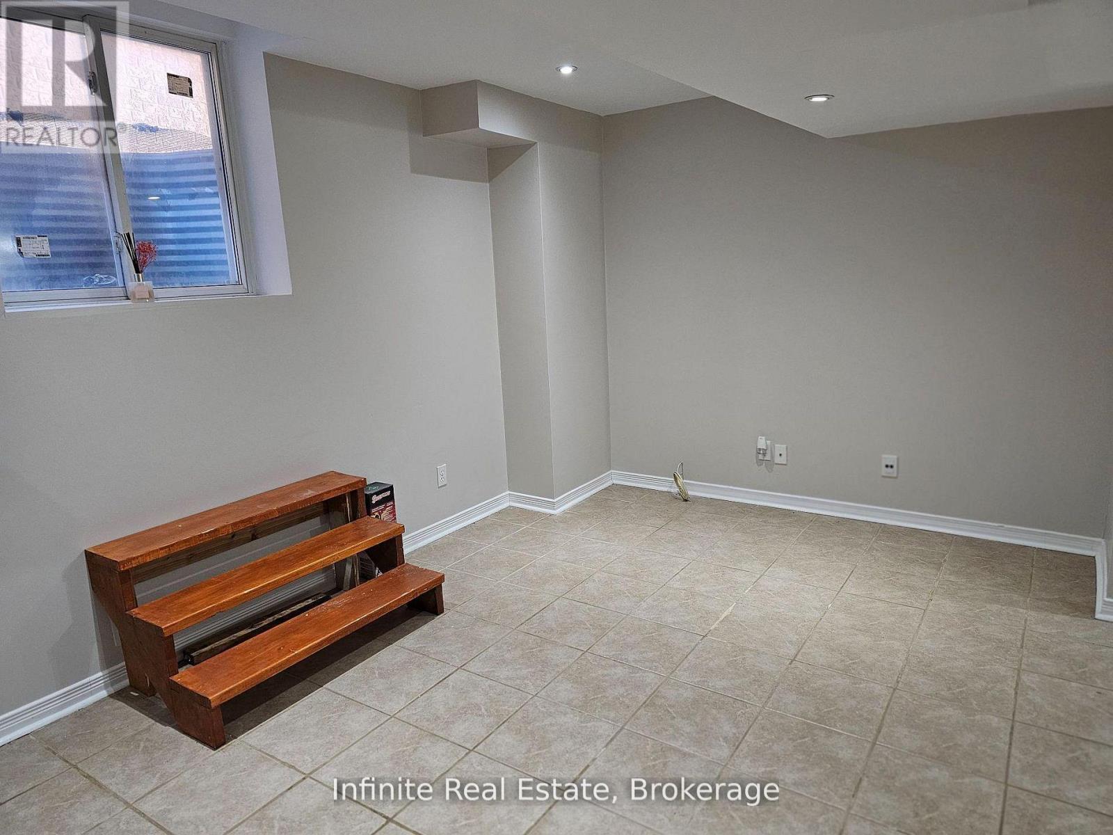345 Queen Mary Drive, Brampton, Ontario  L7A 3S7 - Photo 3 - W13137280
