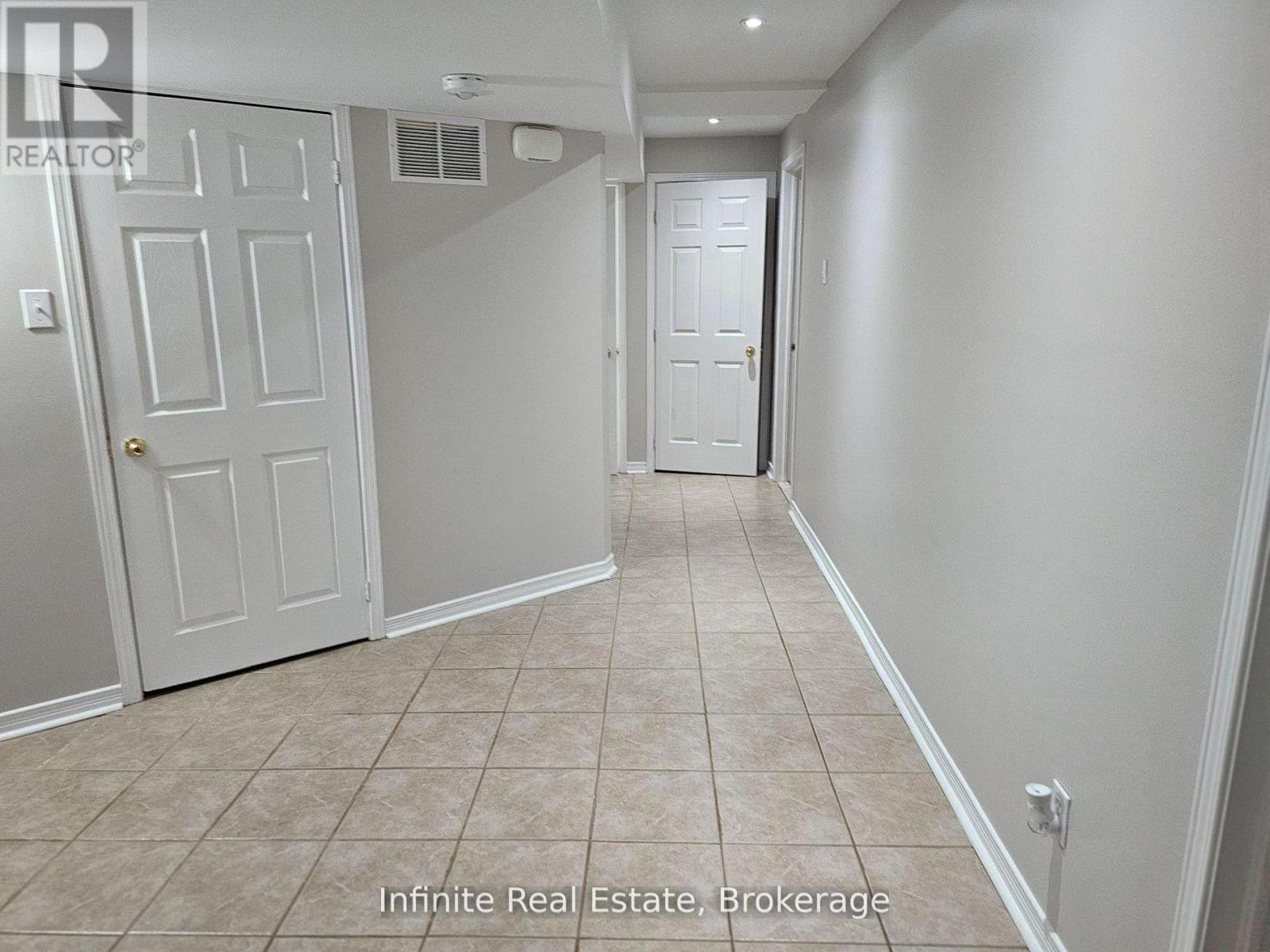 345 Queen Mary Drive, Brampton, Ontario  L7A 3S7 - Photo 4 - W13137280