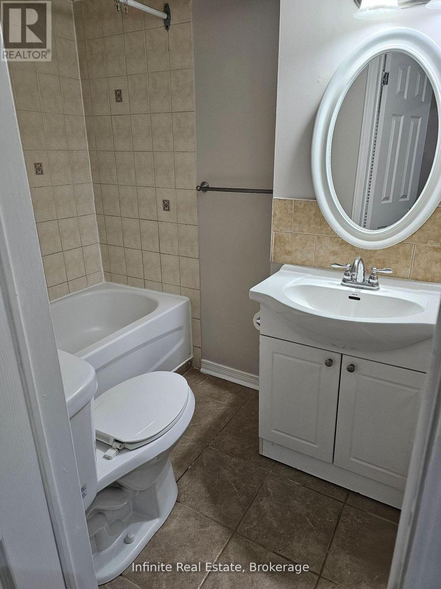 345 Queen Mary Drive, Brampton, Ontario  L7A 3S7 - Photo 9 - W13137280