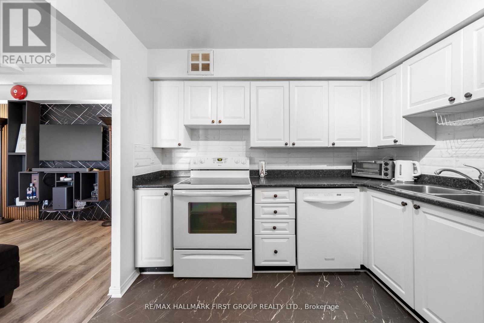 1012 - 1485 Lakeshore Road E, Mississauga, Ontario  L5E 3G2 - Photo 8 - W13137294