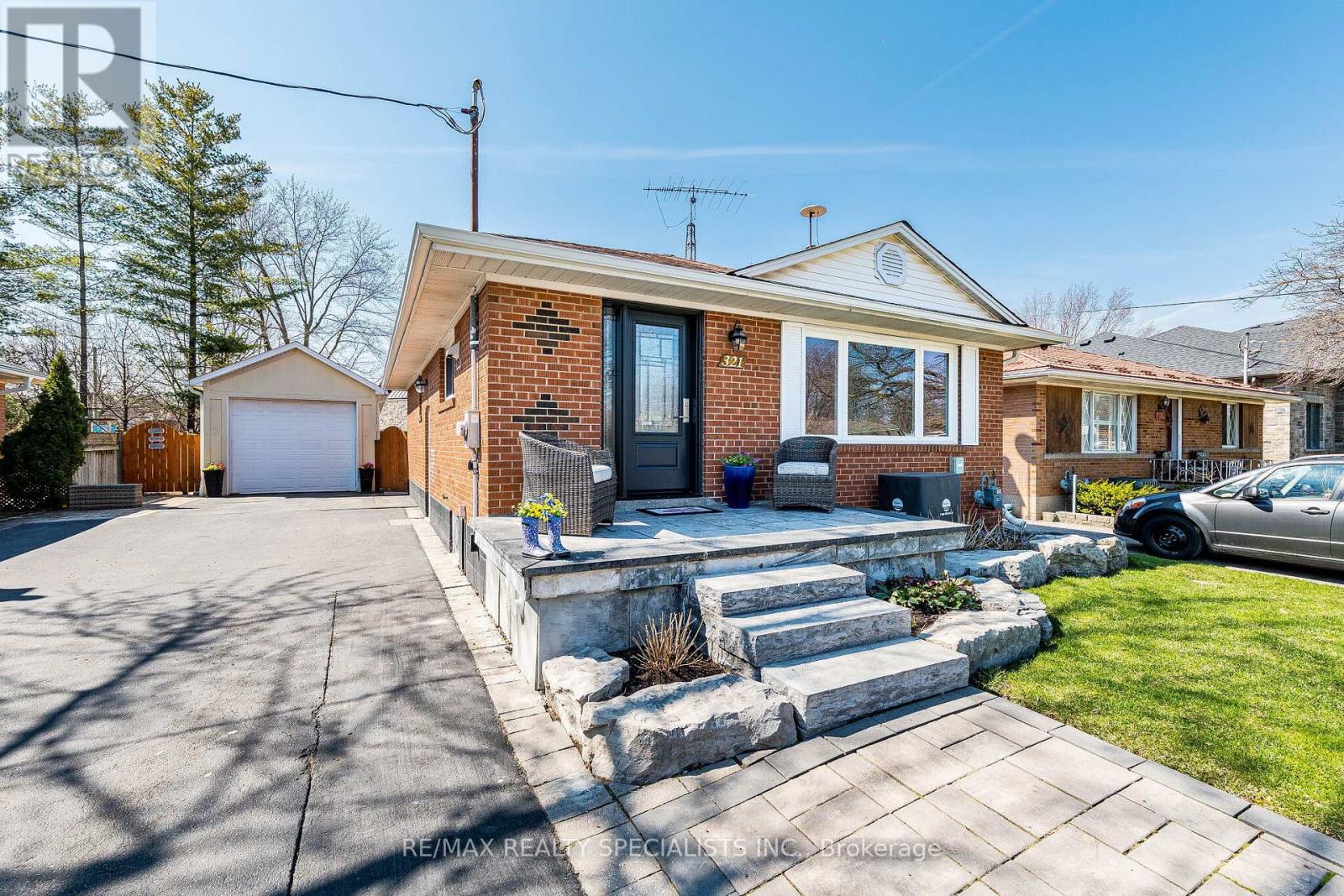 321 Kingsleigh Court, Milton, Ontario  L9T 1X6 - Photo 2 - W13137324