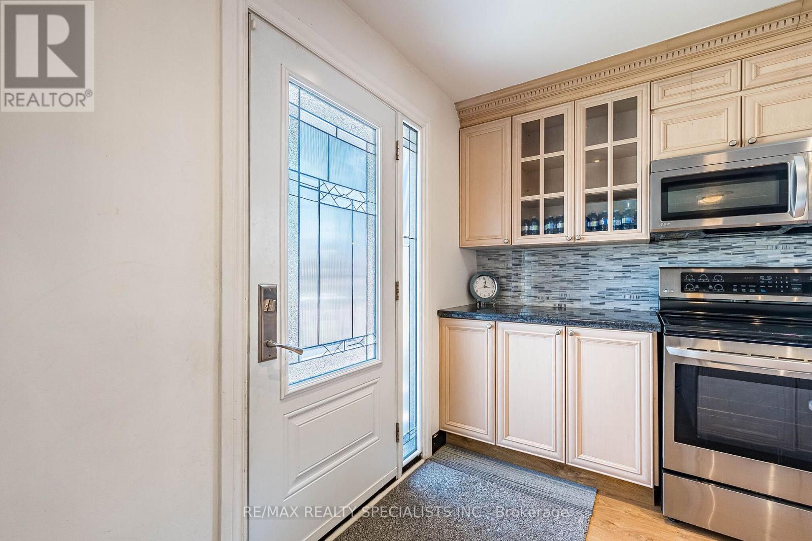321 Kingsleigh Court, Milton, Ontario  L9T 1X6 - Photo 5 - W13137324