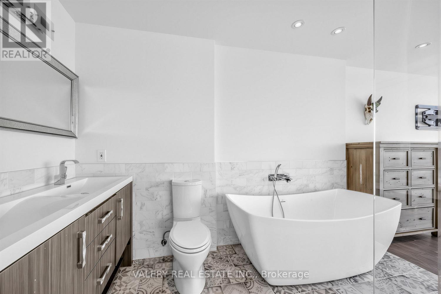 827 - 250 Manitoba Street, Toronto, Ontario  M8Y 4G8 - Photo 10 - W13137364