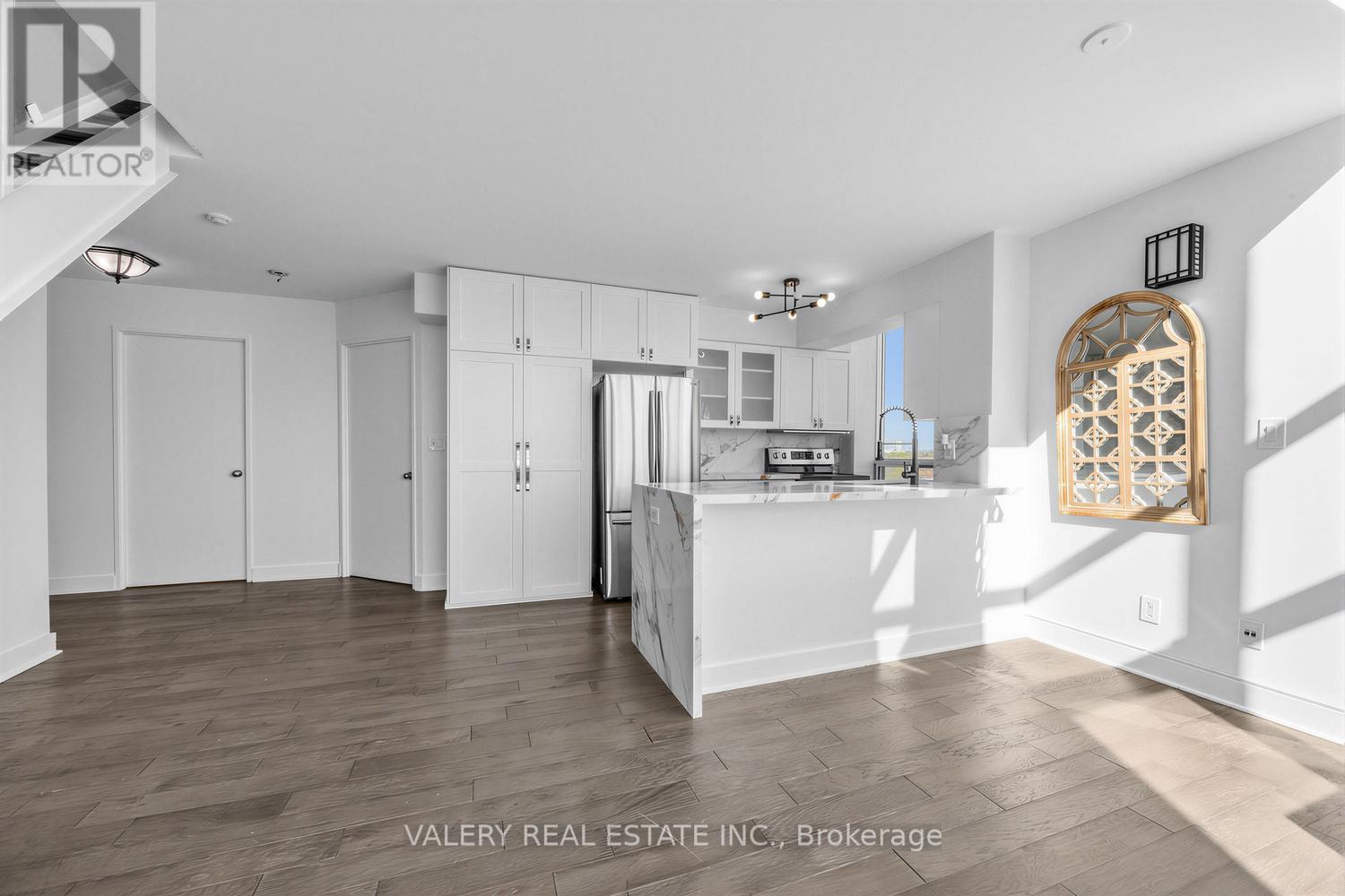 827 - 250 Manitoba Street, Toronto, Ontario  M8Y 4G8 - Photo 4 - W13137364