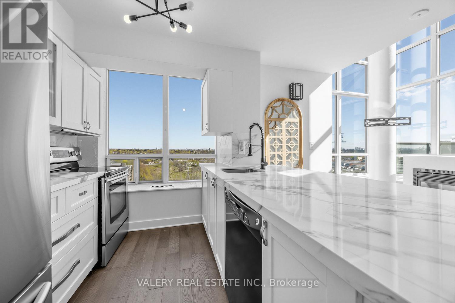 827 - 250 Manitoba Street, Toronto, Ontario  M8Y 4G8 - Photo 5 - W13137364