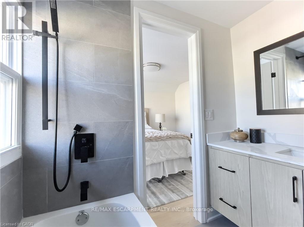 22 Keith Street, Hamilton, Ontario  L8L 3S1 - Photo 11 - X13137360