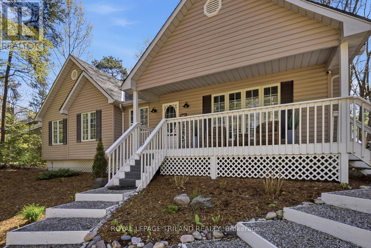9945 Riverview Road, Lambton Shores, Ontario  N0M 1T0 - Photo 3 - X13114928