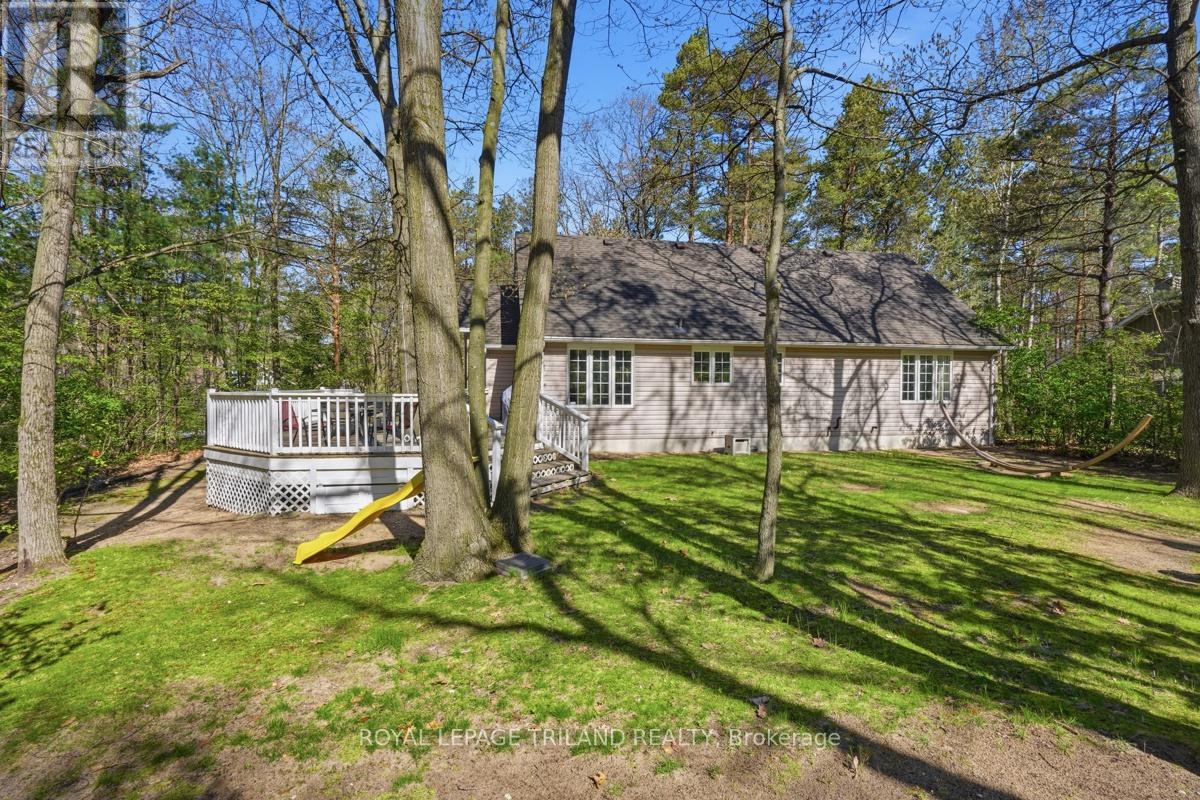 9945 Riverview Road, Lambton Shores, Ontario  N0M 1T0 - Photo 31 - X13114928