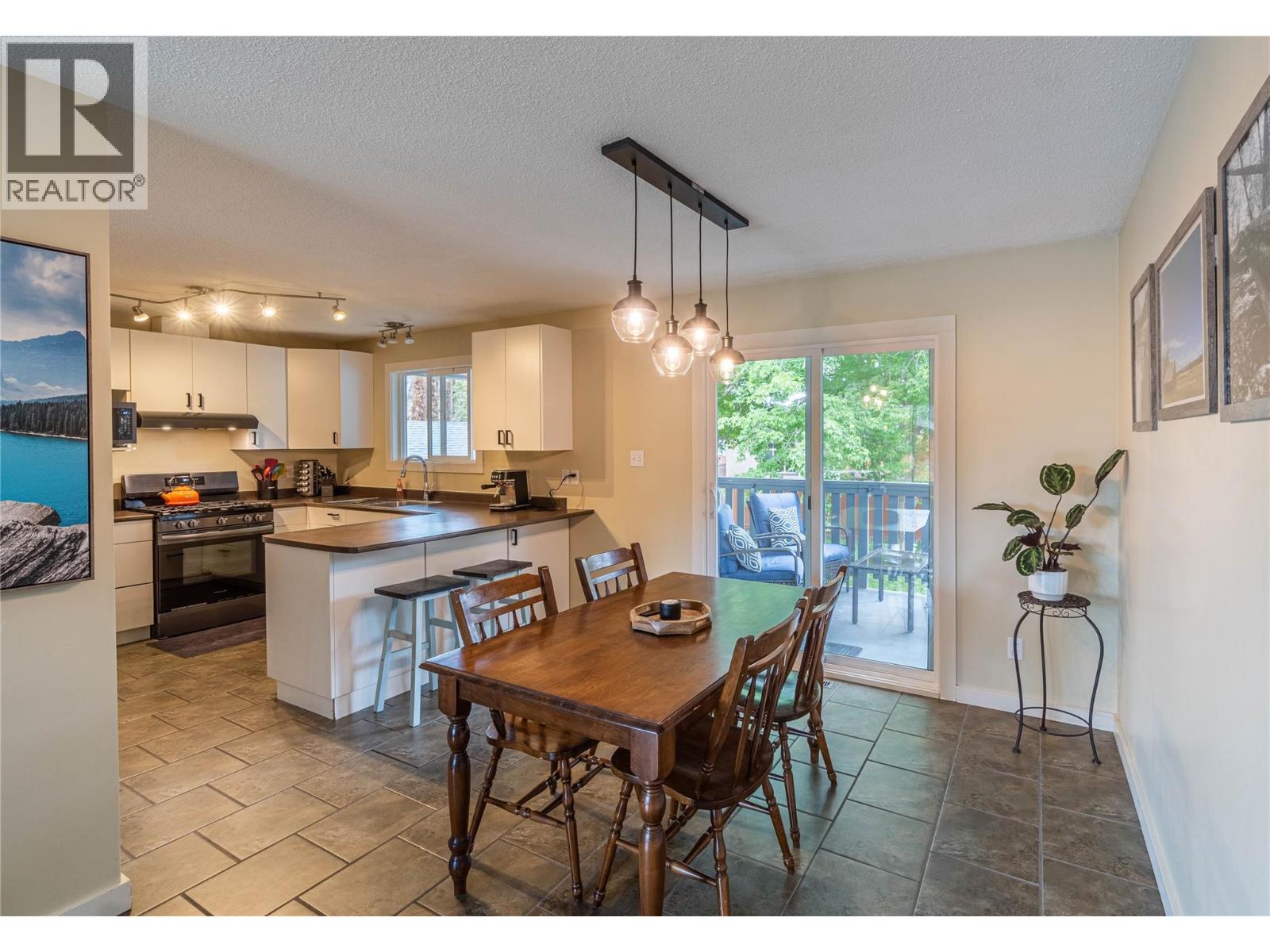 879 Serle Road, Kamloops, British Columbia  V2B 6L8 - Photo 6 - 10387680