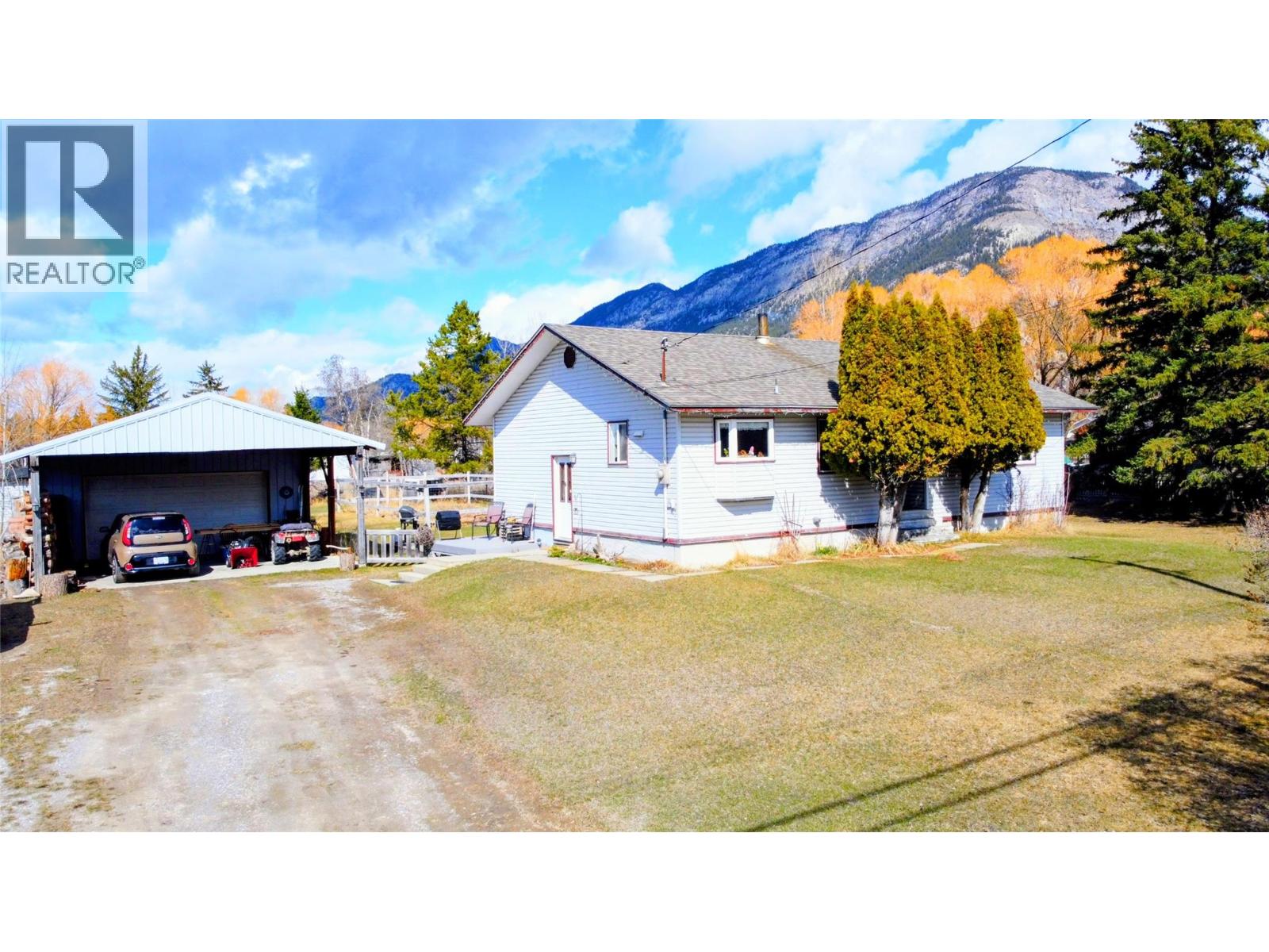 4771 Burns Avenue, Canal Flats, British Columbia