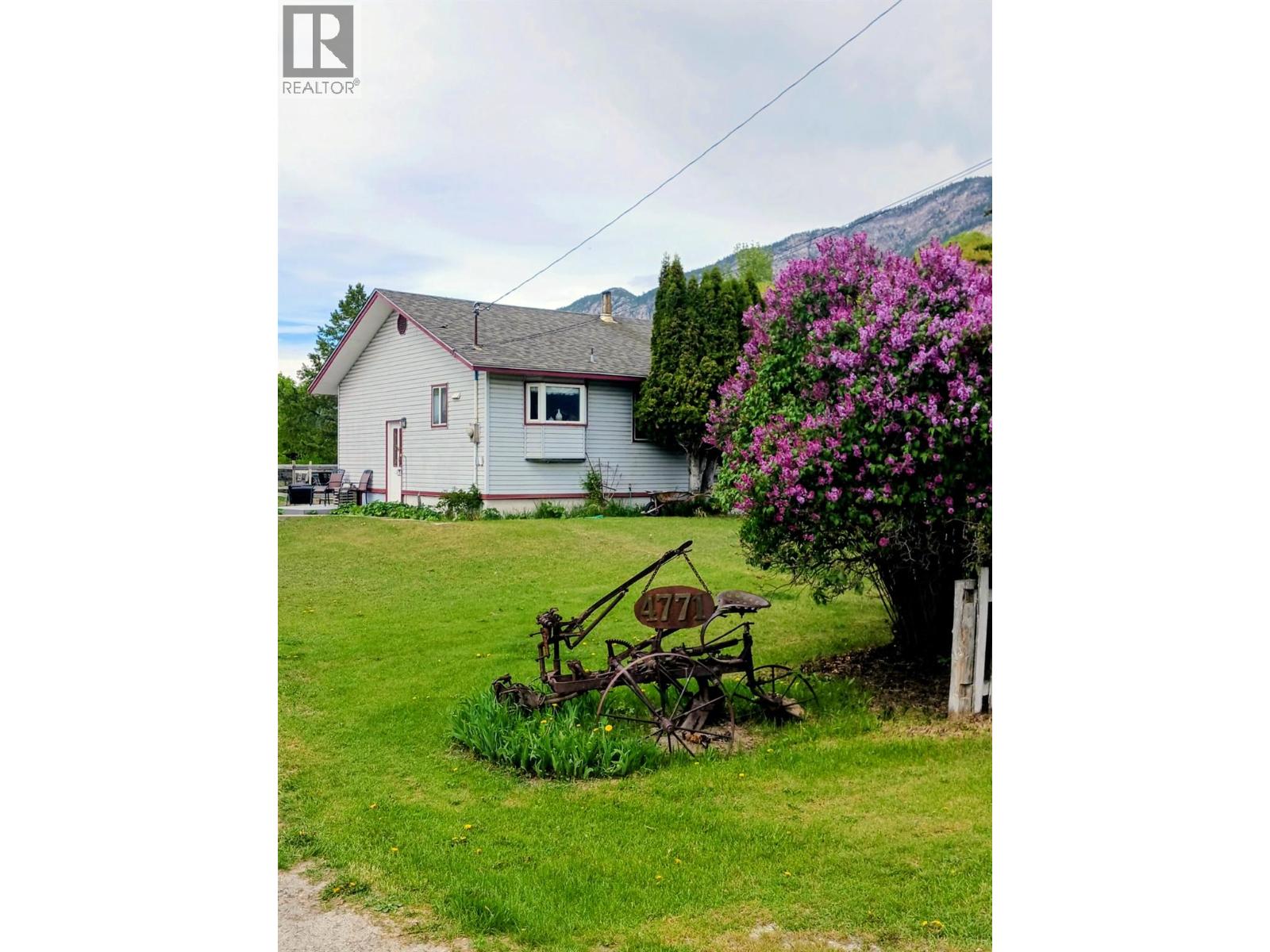 4771 Burns Avenue, Canal Flats, British Columbia  V0B 1B0 - Photo 2 - 10381653
