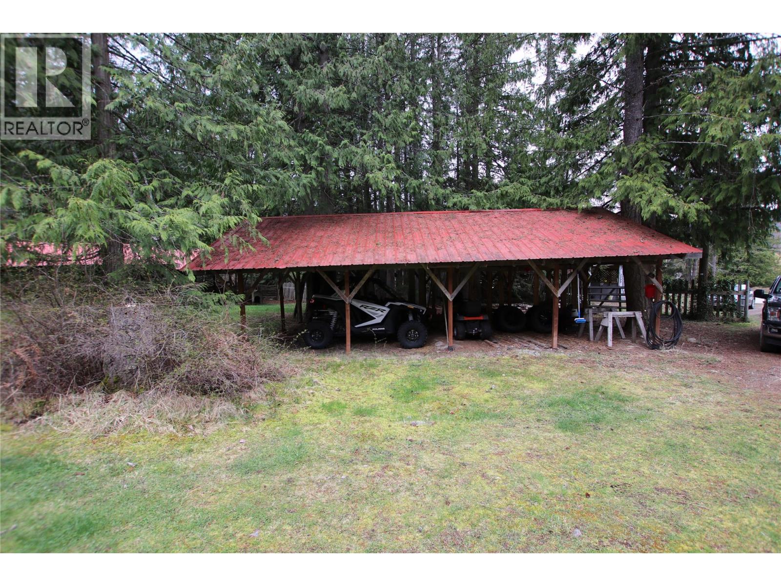 561 Willow Street, Fauquier, British Columbia  V0G 1J0 - Photo 17 - 10387442