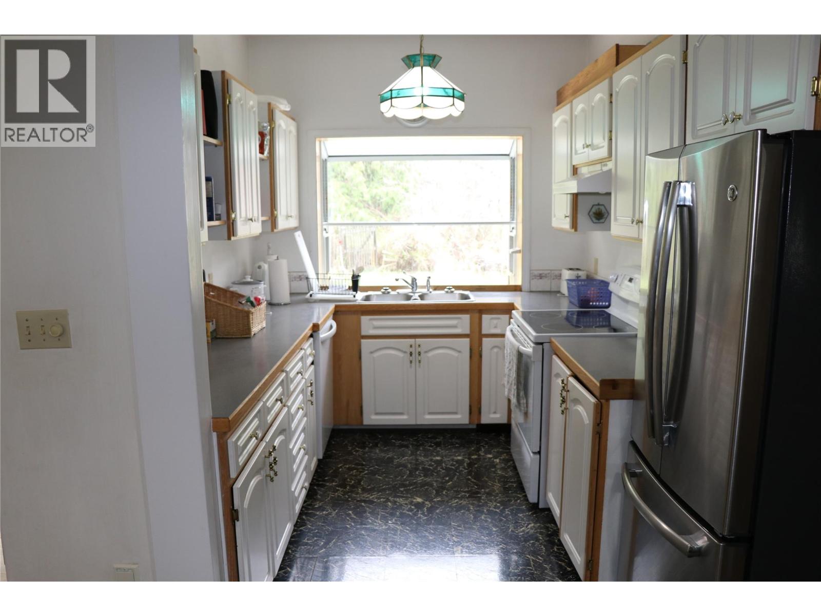 561 Willow Street, Fauquier, British Columbia  V0G 1J0 - Photo 8 - 10387442