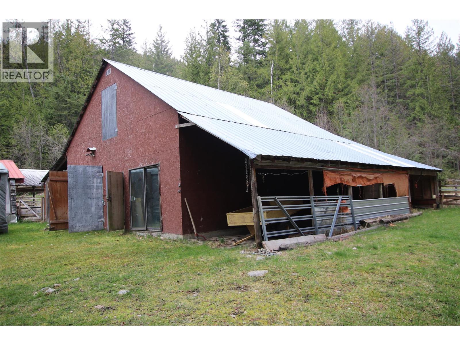 561 Willow Street, Fauquier, British Columbia  V0G 1J0 - Photo 21 - 10387442