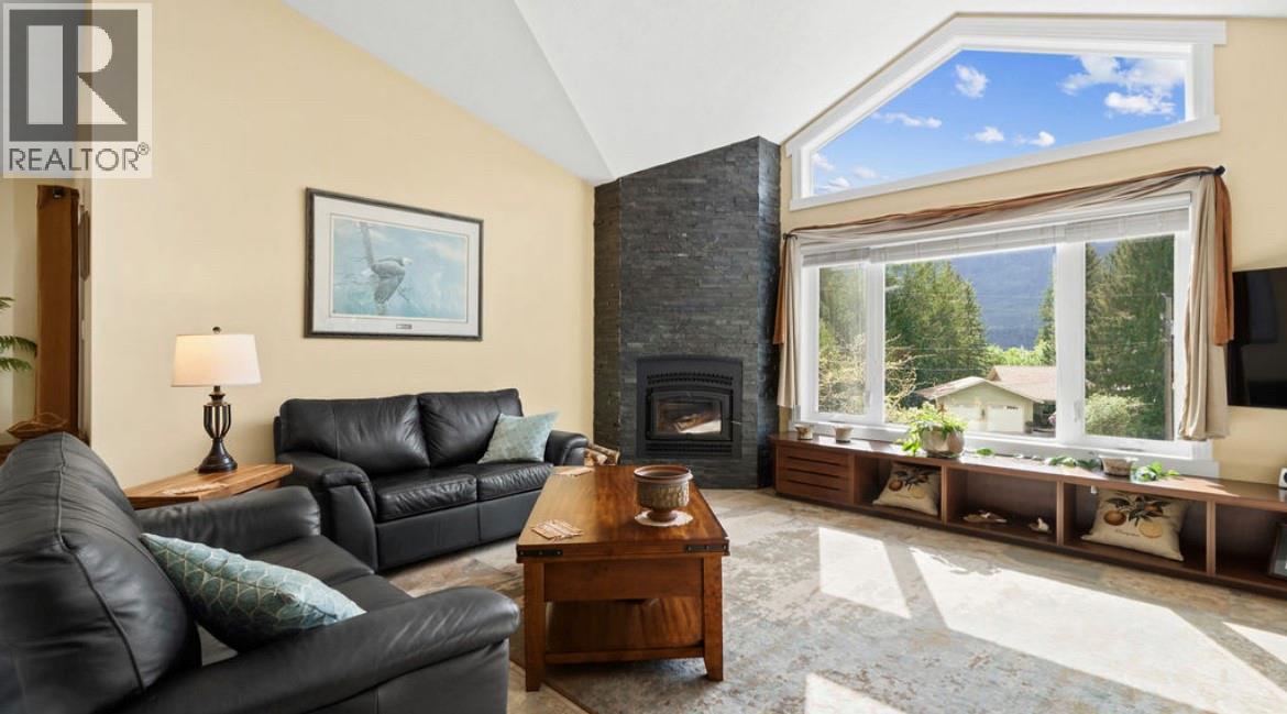 427 Bayles Road, Nakusp, British Columbia  V0G 1R1 - Photo 4 - 10387535