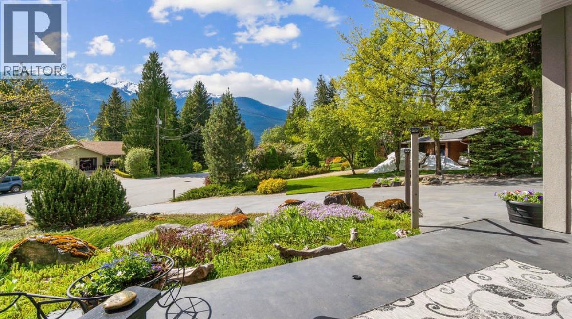 427 Bayles Road, Nakusp, British Columbia  V0G 1R1 - Photo 2 - 10387535