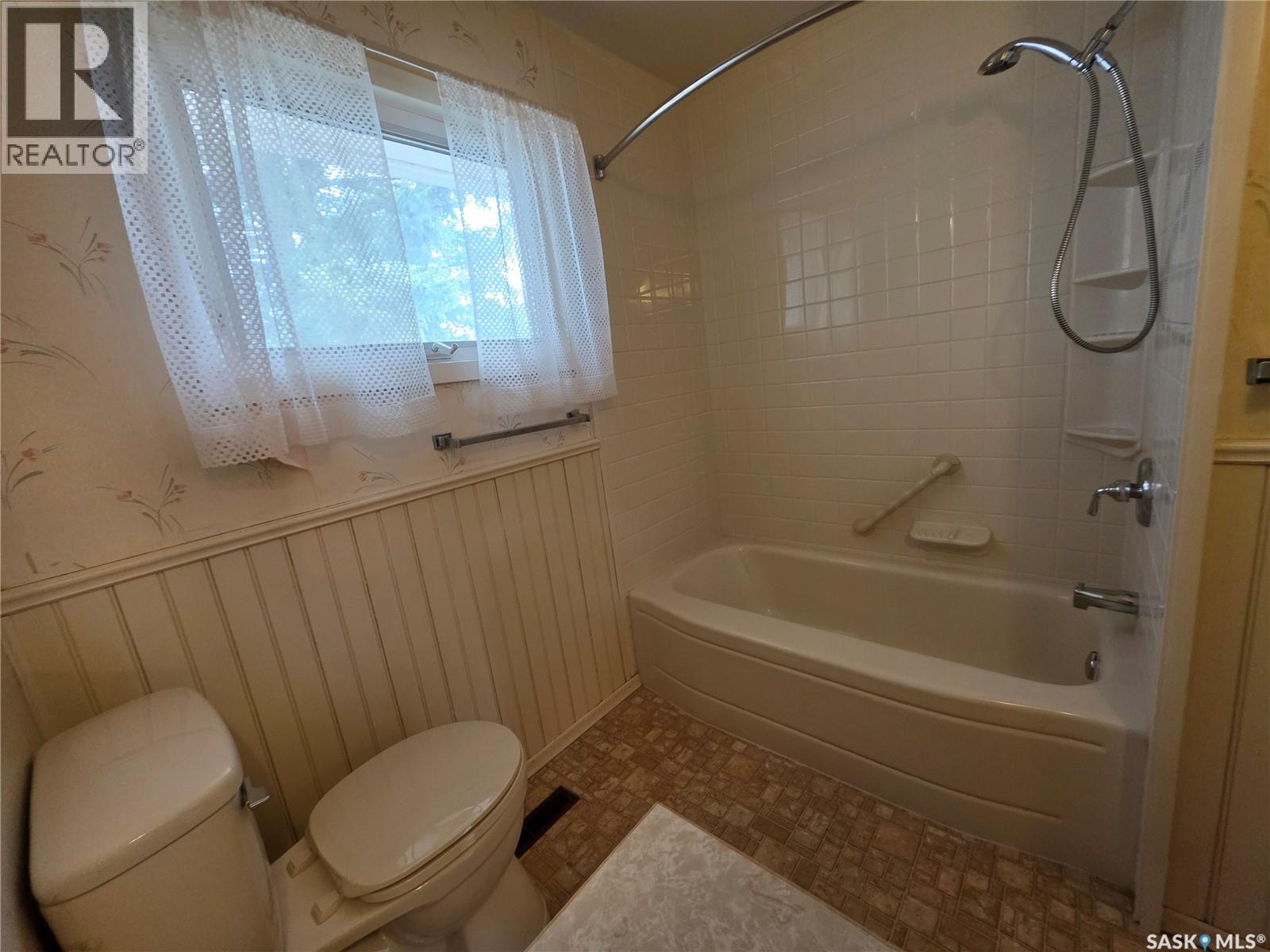 1446 Taylor Drive, Swift Current, Saskatchewan  S9H 1M9 - Photo 11 - SK036191