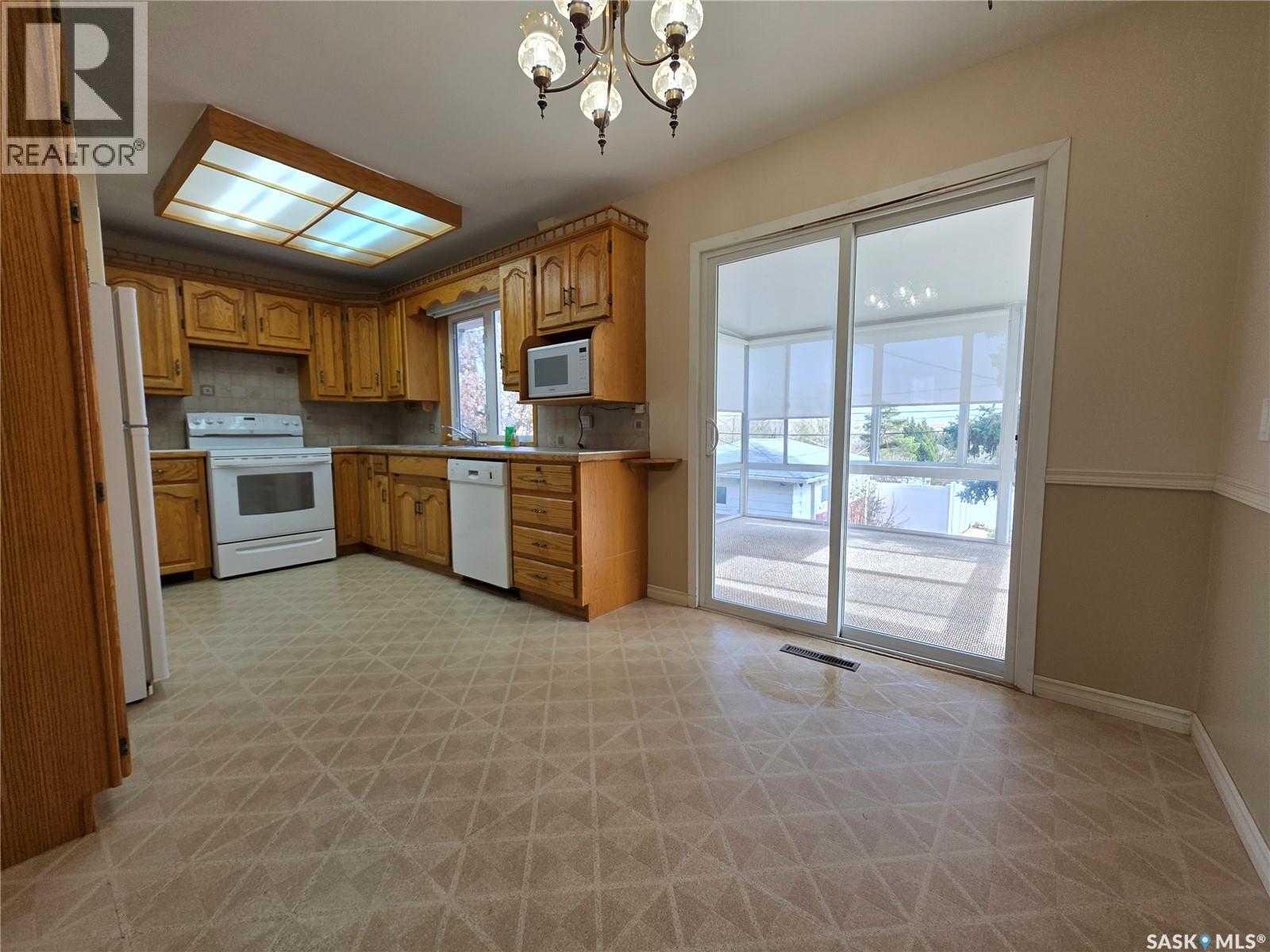1446 Taylor Drive, Swift Current, Saskatchewan  S9H 1M9 - Photo 3 - SK036191