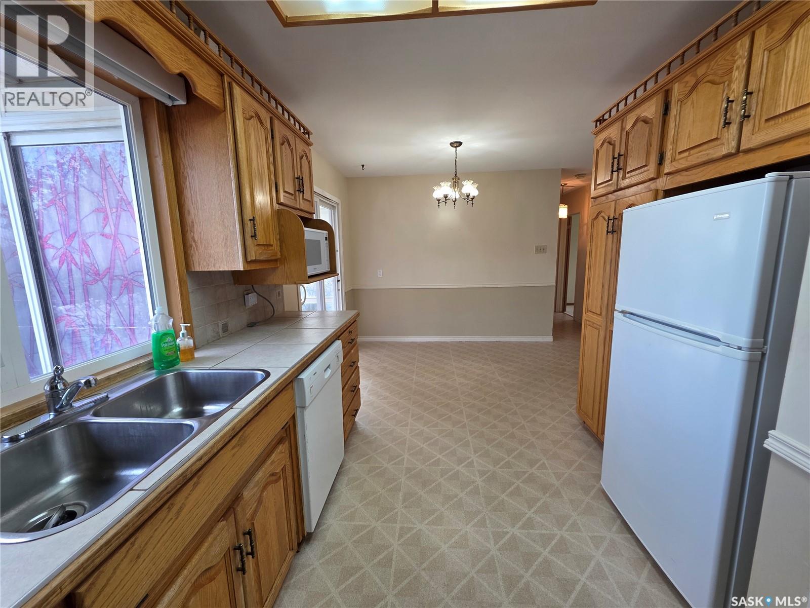 1446 Taylor Drive, Swift Current, Saskatchewan  S9H 1M9 - Photo 4 - SK036191