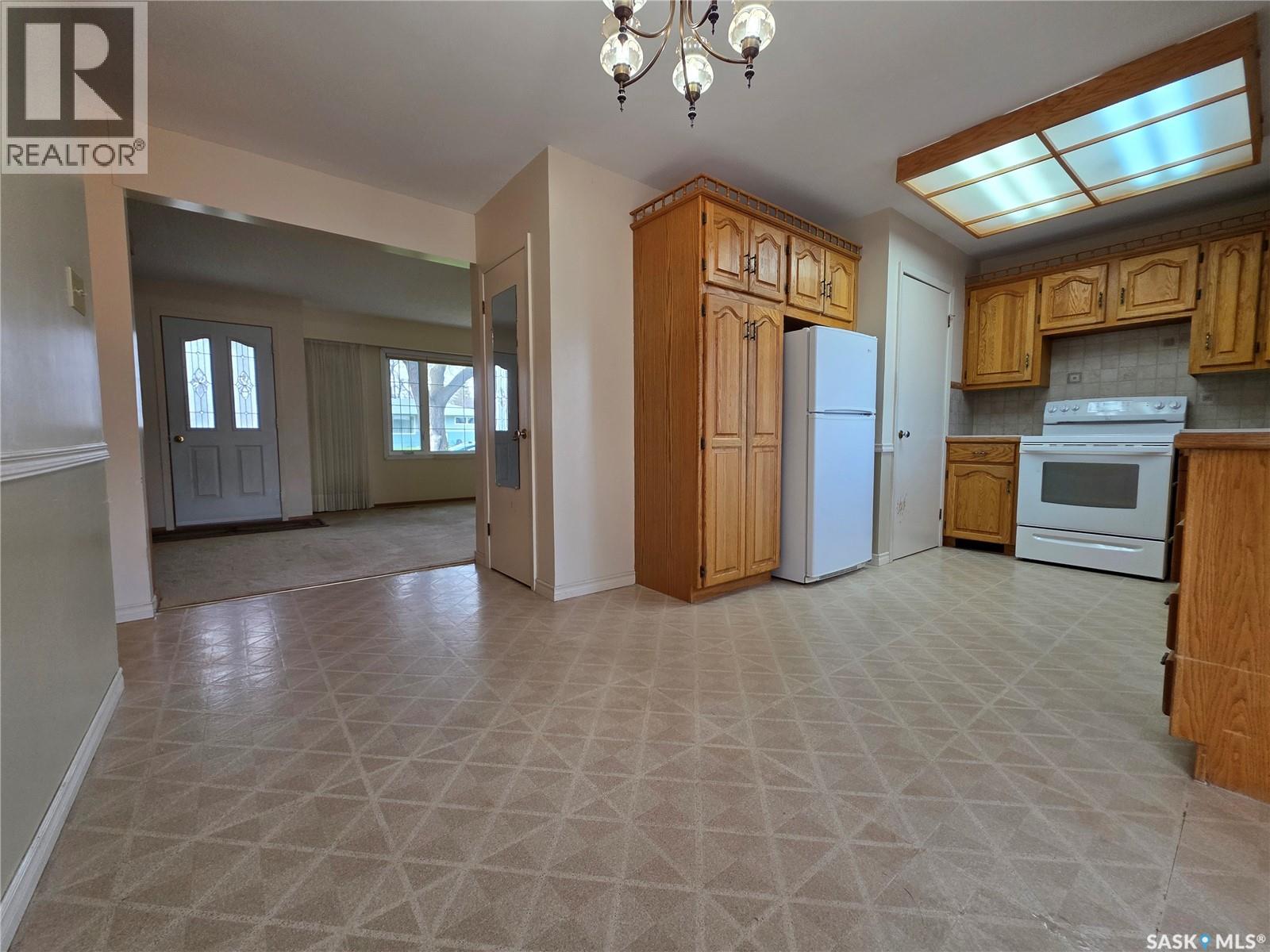 1446 Taylor Drive, Swift Current, Saskatchewan  S9H 1M9 - Photo 7 - SK036191