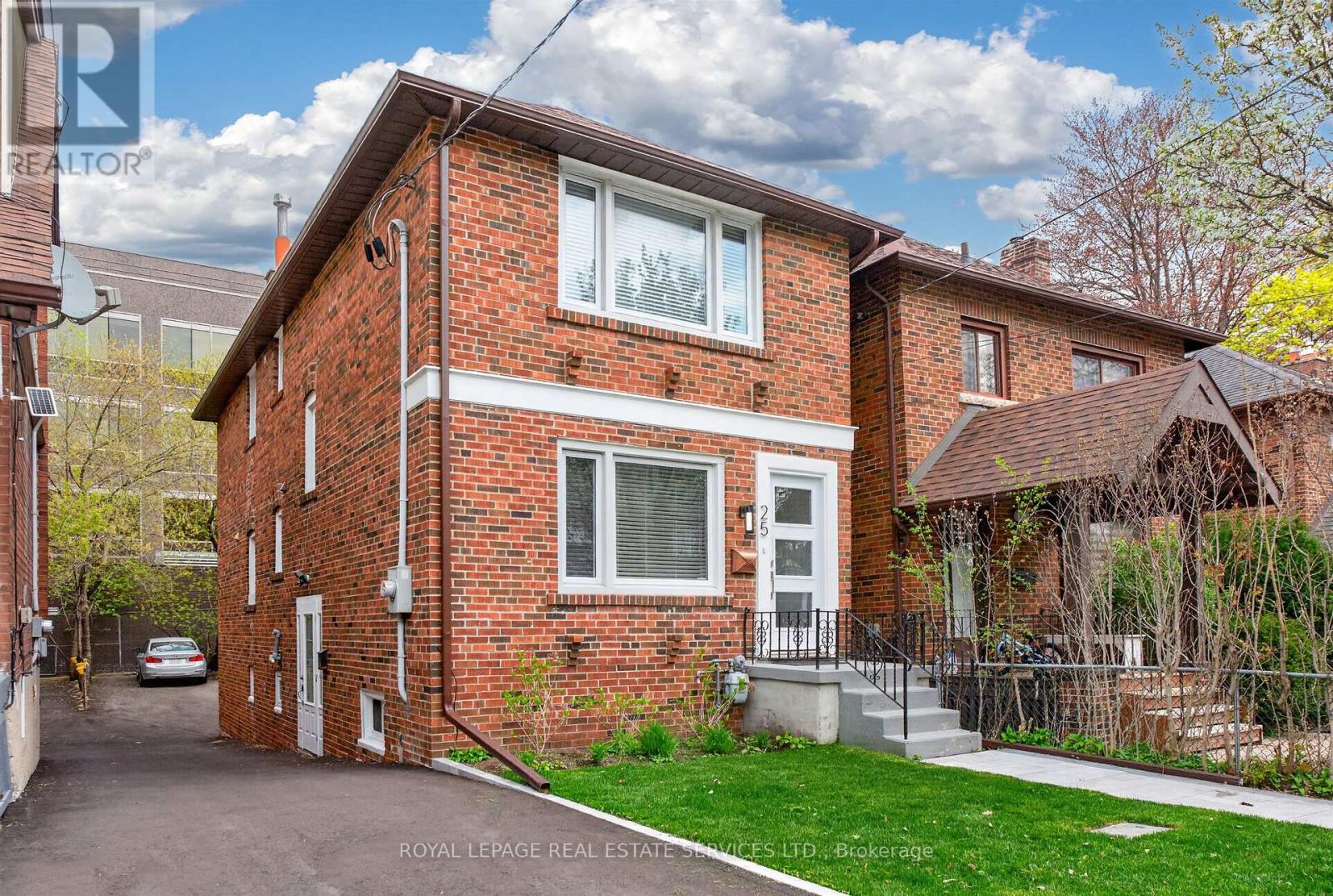 25 LORINDALE AVENUE, Toronto, Ontario