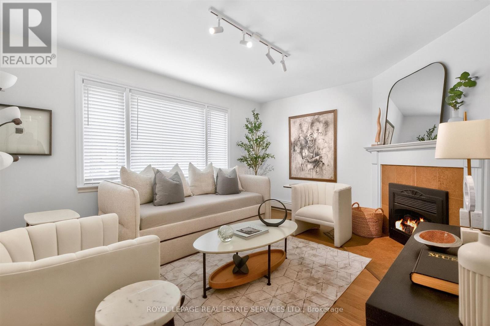 25 Lorindale Avenue, Toronto, Ontario  M5M 3C3 - Photo 15 - C13136782