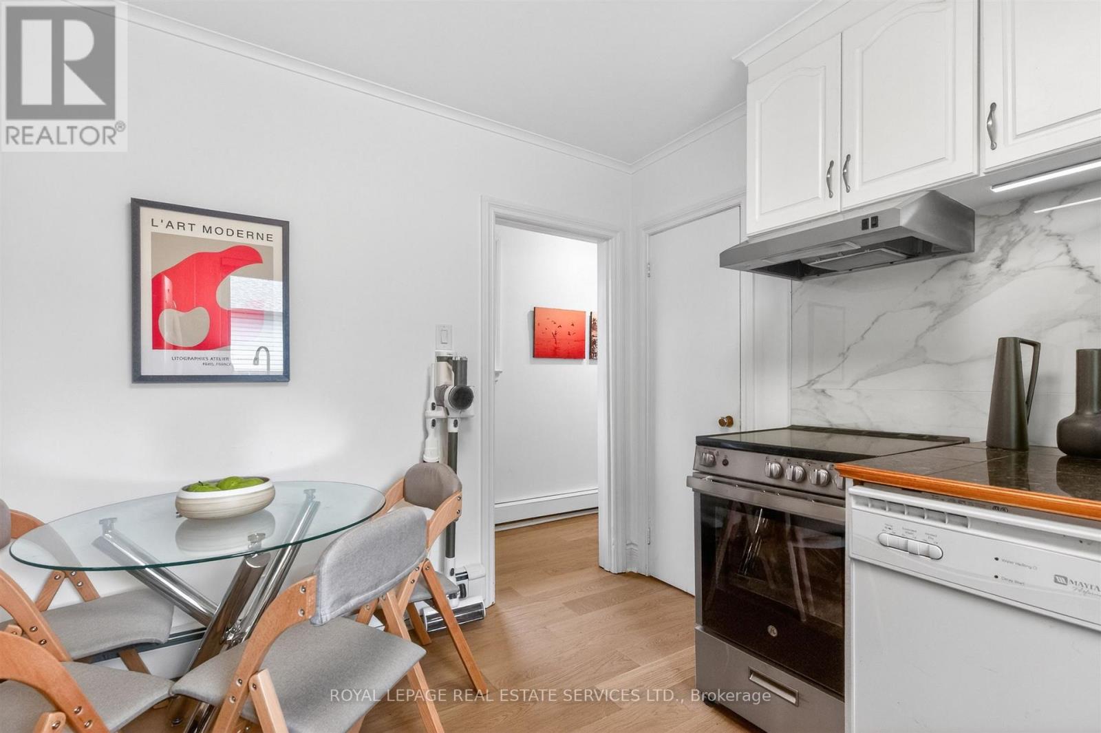 25 Lorindale Avenue, Toronto, Ontario  M5M 3C3 - Photo 19 - C13136782