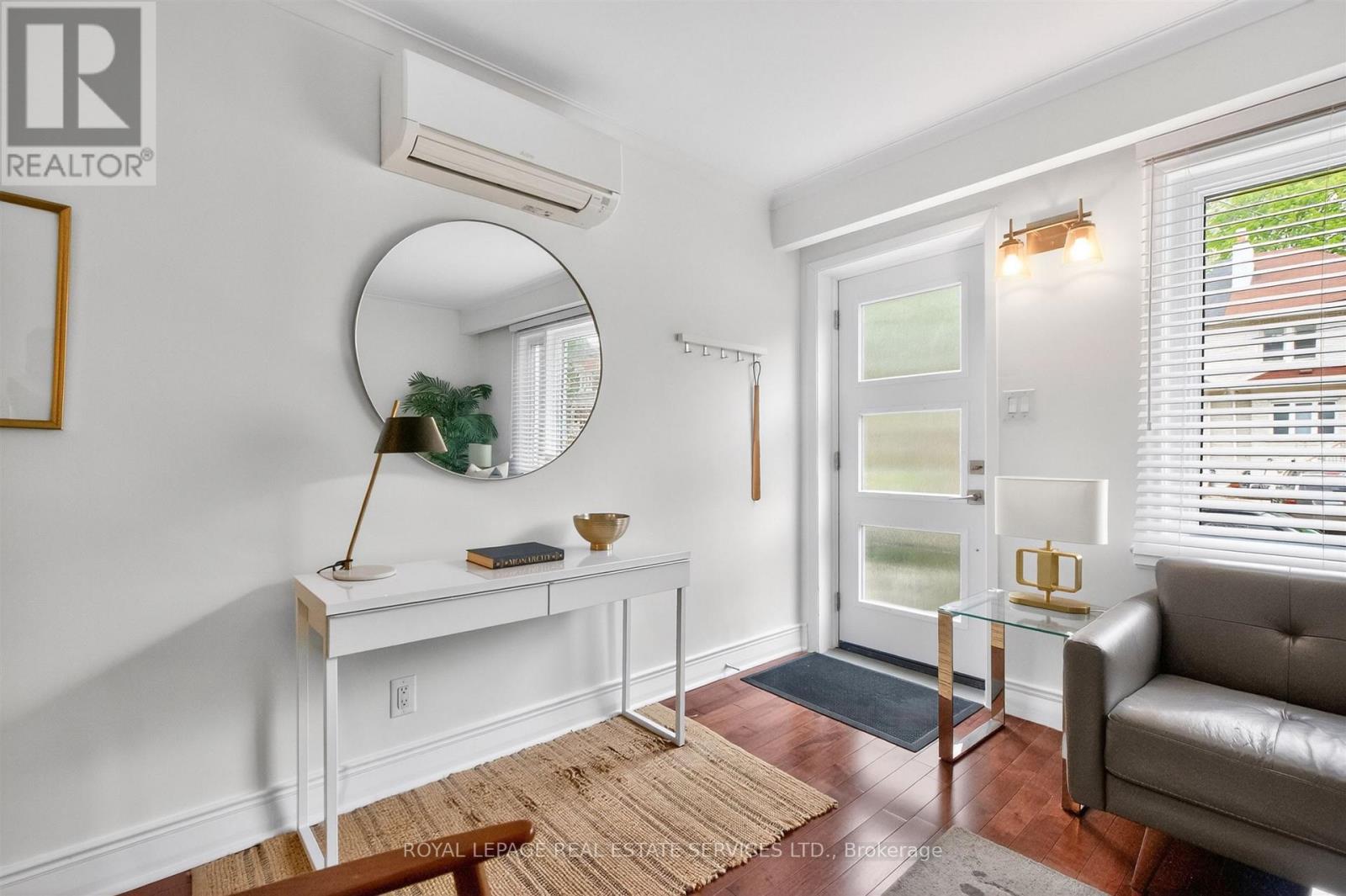 25 Lorindale Avenue, Toronto, Ontario  M5M 3C3 - Photo 2 - C13136782