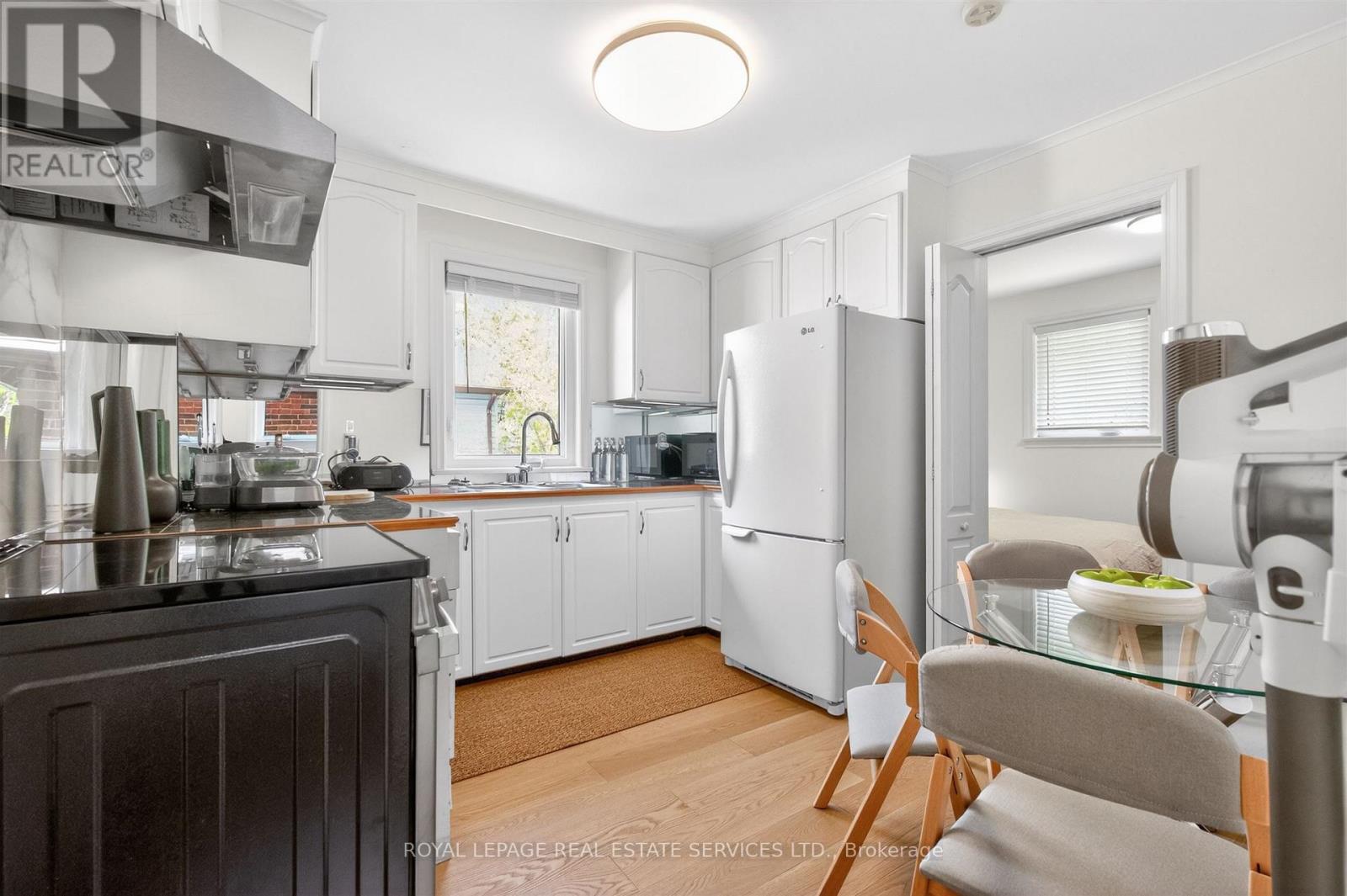 25 Lorindale Avenue, Toronto, Ontario  M5M 3C3 - Photo 20 - C13136782