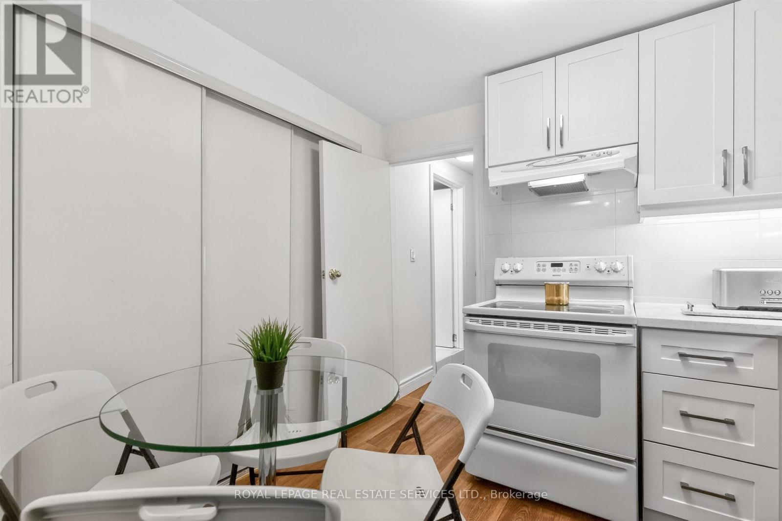 25 Lorindale Avenue, Toronto, Ontario  M5M 3C3 - Photo 30 - C13136782