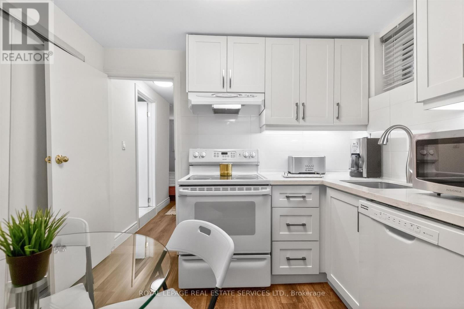 25 Lorindale Avenue, Toronto, Ontario  M5M 3C3 - Photo 29 - C13136782